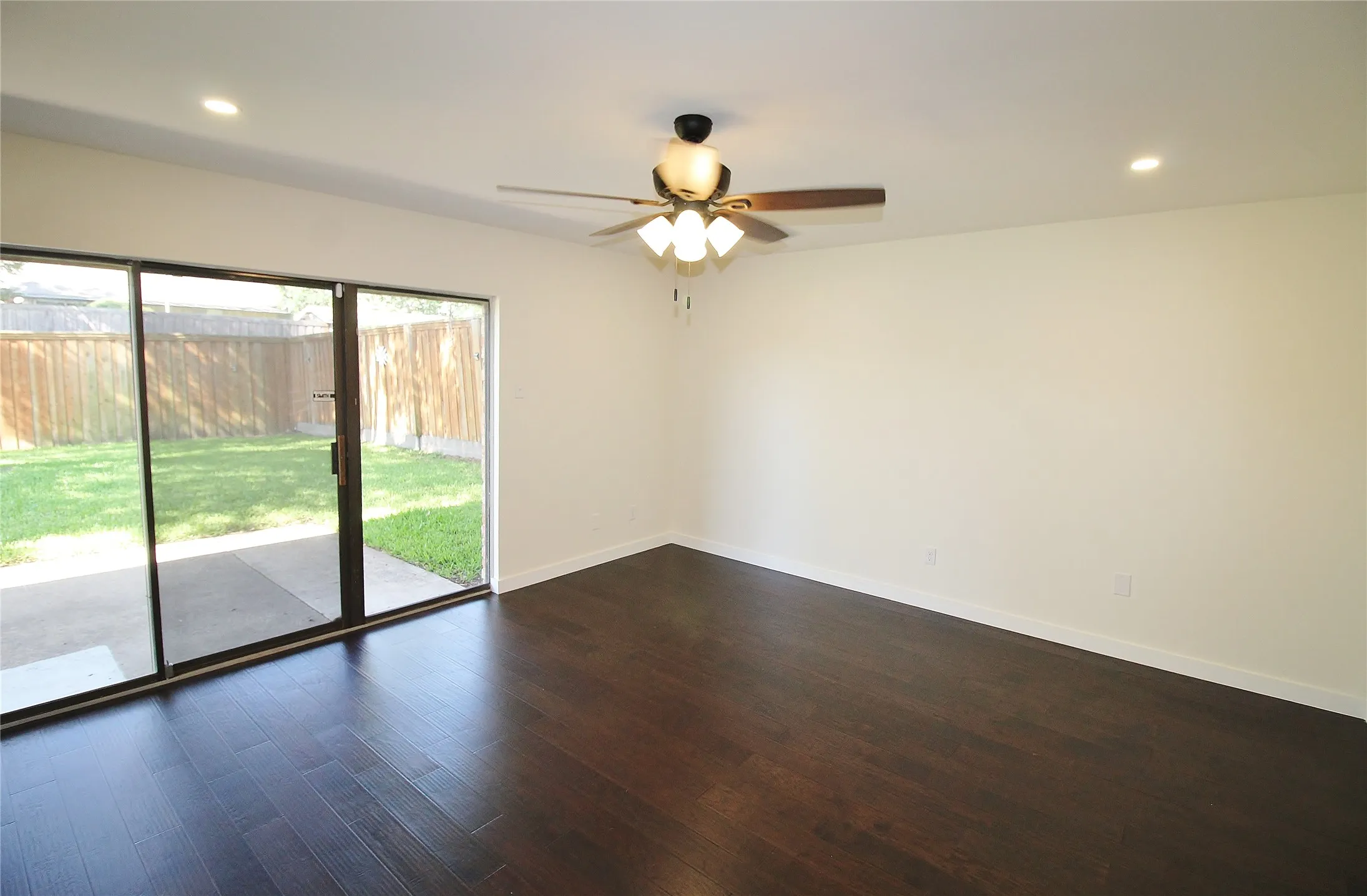 Single Family Residence For Rent in Dallas County , 822 Via Valencia, Mesquite, Texas 75150, 3 Bedroom, 3 Bathroom, 2 Garage spaces, 1,820 Sqft, built in 1973, mls#21287612, Real Estate Agent in Mesquite, Homes For Rent in Dallas county, Homes For Rent in Mesquite, Realtor in Mesquite Texas, Real Estate Brokerage Independent Realty Texas, Luminita Cordes Realtor