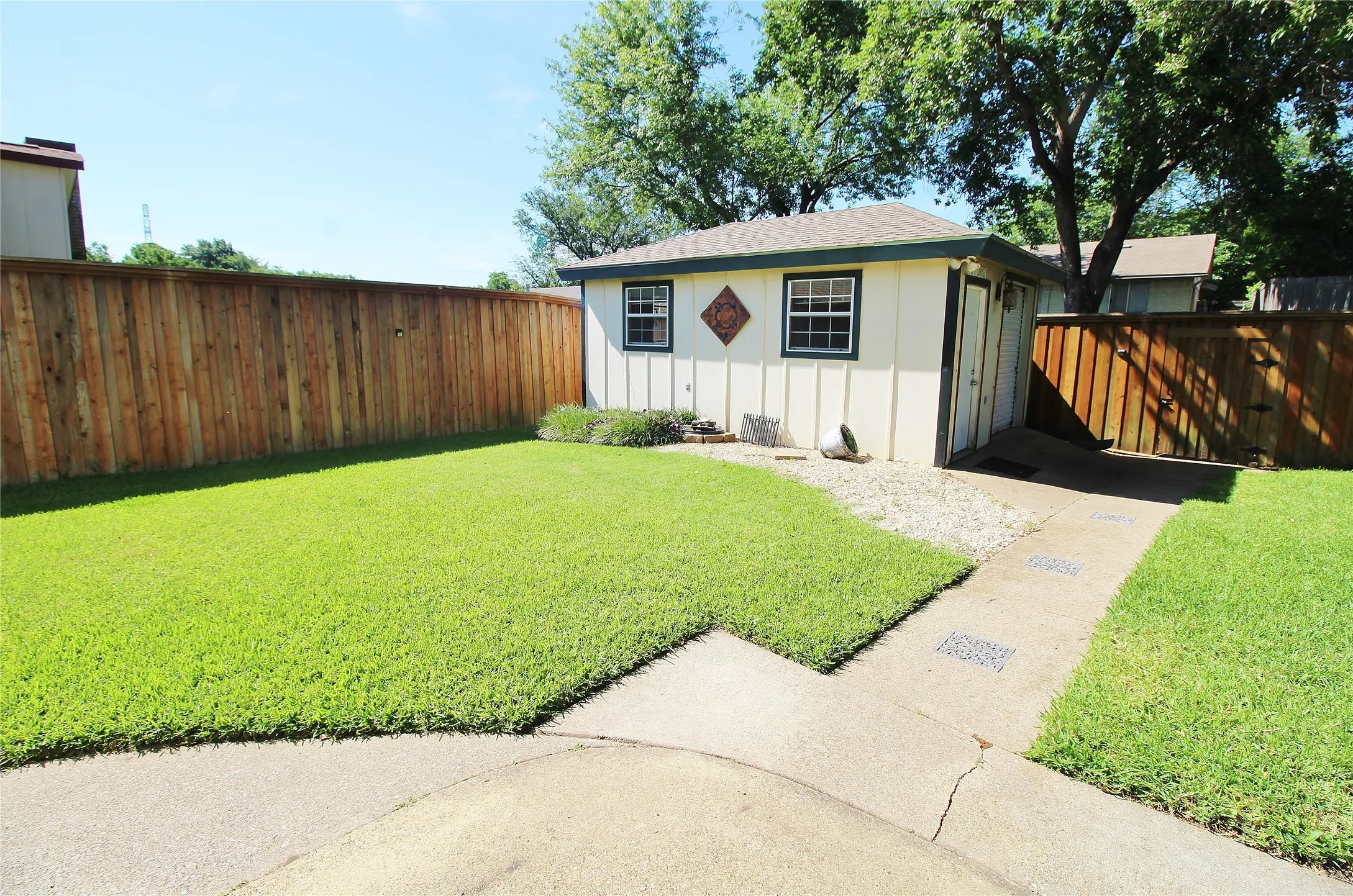 Single Family Residence For Rent in Dallas County , 822 Via Valencia, Mesquite, Texas 75150, 3 Bedroom, 3 Bathroom, 2 Garage spaces, 1,820 Sqft, built in 1973, mls#21287612, Real Estate Agent in Mesquite, Homes For Rent in Dallas county, Homes For Rent in Mesquite, Realtor in Mesquite Texas, Real Estate Brokerage Independent Realty Texas, Luminita Cordes Realtor