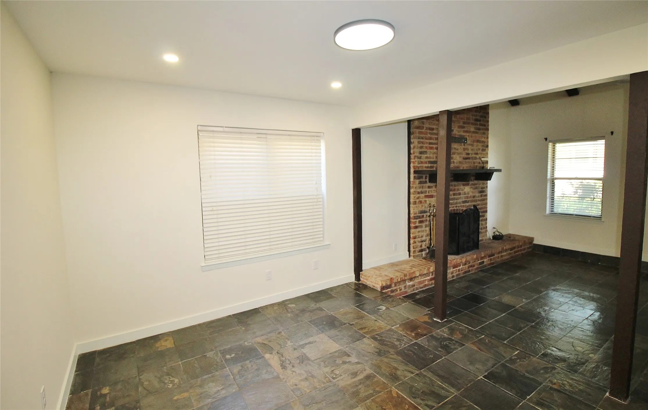 Single Family Residence For Rent in Dallas County , 822 Via Valencia, Mesquite, Texas 75150, 3 Bedroom, 3 Bathroom, 2 Garage spaces, 1,820 Sqft, built in 1973, mls#21287612, Real Estate Agent in Mesquite, Homes For Rent in Dallas county, Homes For Rent in Mesquite, Realtor in Mesquite Texas, Real Estate Brokerage Independent Realty Texas, Luminita Cordes Realtor