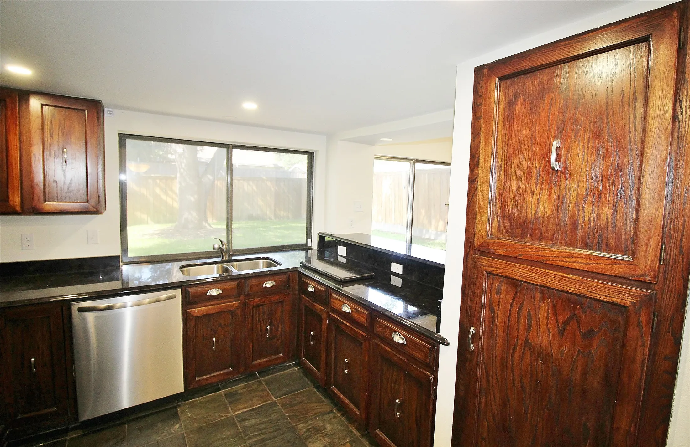 Single Family Residence For Rent in Dallas County , 822 Via Valencia, Mesquite, Texas 75150, 3 Bedroom, 3 Bathroom, 2 Garage spaces, 1,820 Sqft, built in 1973, mls#21287612, Real Estate Agent in Mesquite, Homes For Rent in Dallas county, Homes For Rent in Mesquite, Realtor in Mesquite Texas, Real Estate Brokerage Independent Realty Texas, Luminita Cordes Realtor