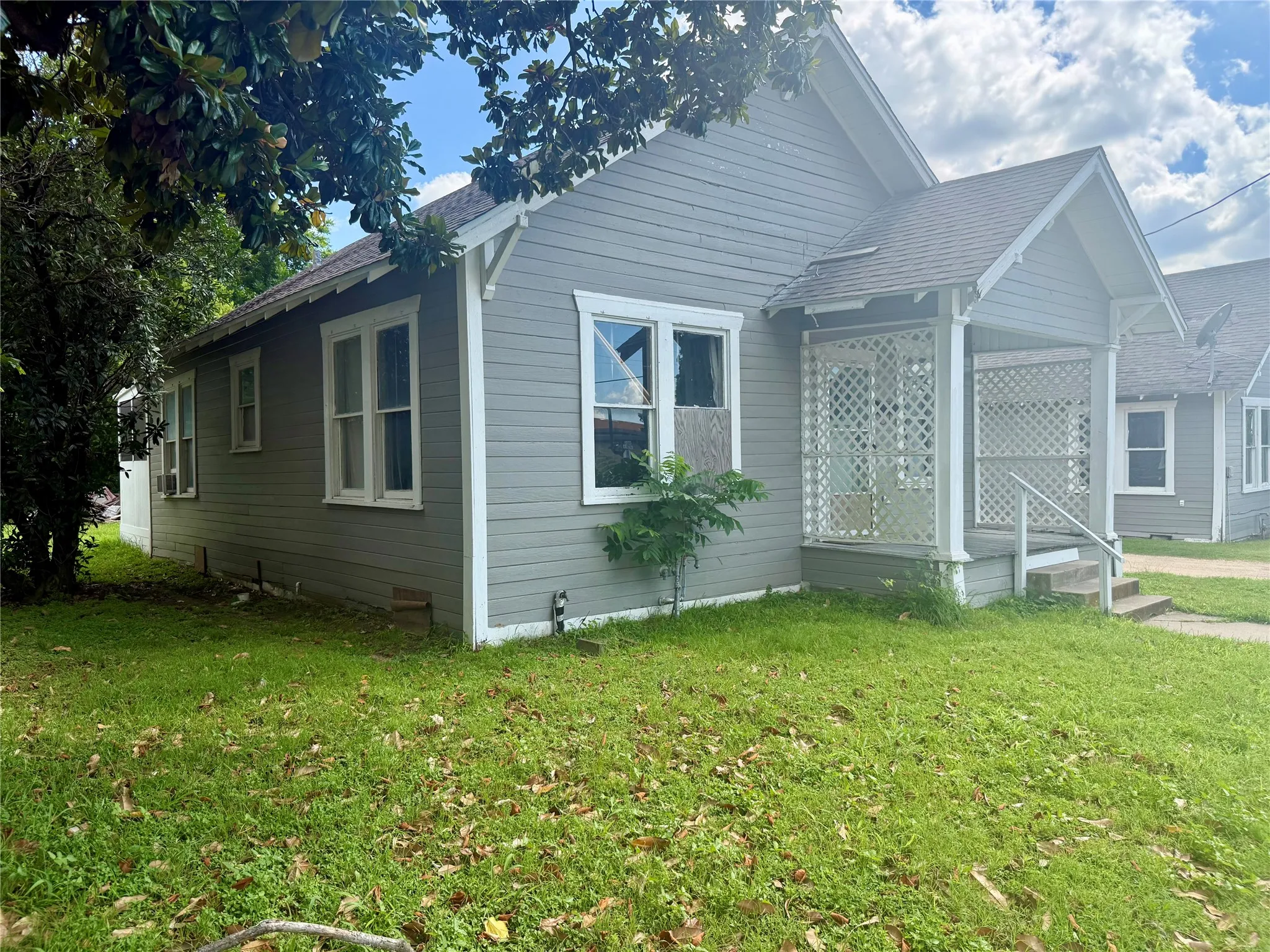 Single Family Residence For Sale in Falls County , 400 Live Oak Street, Marlin, Texas 76661, 2 Bedroom, 2 Bathroom, Garage spaces, 936 Sqft, built in 0, mls#21287586, Real Estate Agent in Marlin, Homes For Sale in Falls county, Homes For Sale in Marlin, Realtor in Marlin Texas, Real Estate Brokerage Independent Realty Texas, Luminita Cordes Realtor