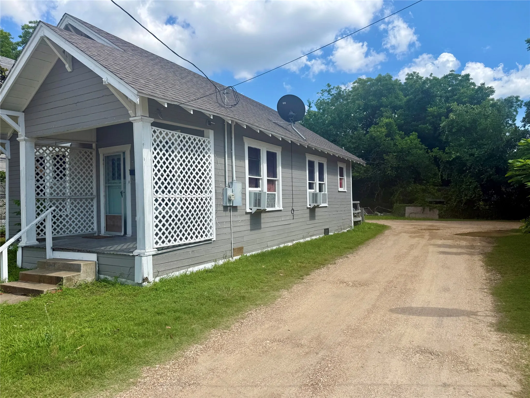 Single Family Residence For Sale in Falls County , 400 Live Oak Street, Marlin, Texas 76661, 2 Bedroom, 2 Bathroom, Garage spaces, 936 Sqft, built in 0, mls#21287586, Real Estate Agent in Marlin, Homes For Sale in Falls county, Homes For Sale in Marlin, Realtor in Marlin Texas, Real Estate Brokerage Independent Realty Texas, Luminita Cordes Realtor