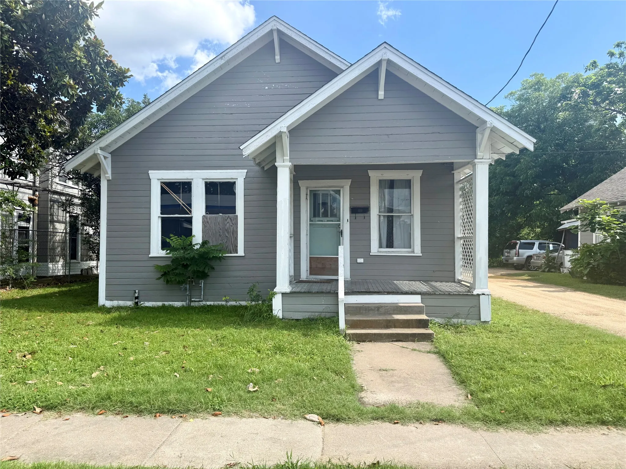Single Family Residence For Sale in Falls County , 400 Live Oak Street, Marlin, Texas 76661, 2 Bedroom, 2 Bathroom, Garage spaces, 936 Sqft, built in 0, mls#21287586, Real Estate Agent in Marlin, Homes For Sale in Falls county, Homes For Sale in Marlin, Realtor in Marlin Texas, Real Estate Brokerage Independent Realty Texas, Luminita Cordes Realtor