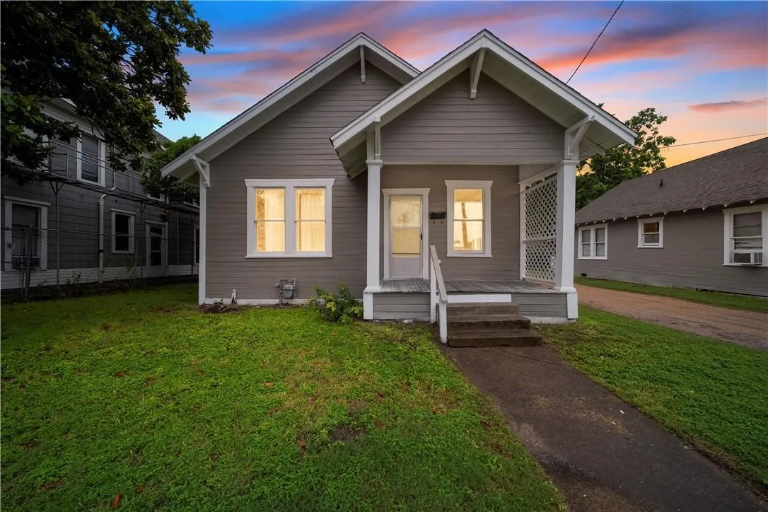 Single Family Residence For Sale in Falls County , 400 Live Oak Street, Marlin, Texas 76661, 2 Bedroom, 2 Bathroom, Garage spaces, 936 Sqft, built in 0, mls#21287586, Real Estate Agent in Marlin, Homes For Sale in Falls county, Homes For Sale in Marlin, Realtor in Marlin Texas, Real Estate Brokerage Independent Realty Texas, Luminita Cordes Realtor