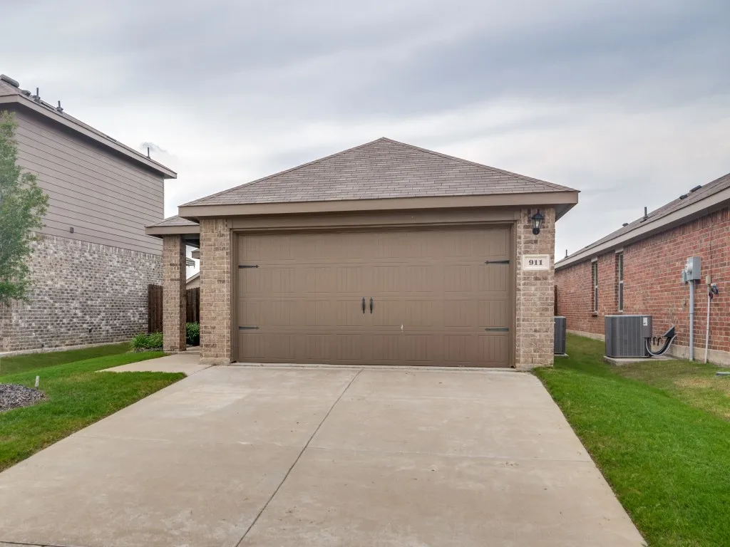 Single Family Residence For Sale in Hunt County , 911 Corral Street, Royse City, Texas 75189, 3 Bedroom, 2 Bathroom, 2 Garage spaces, 1,259 Sqft, built in 2024, mls#21287638, Real Estate Agent in Royse City, Homes For Sale in Hunt county, Homes For Sale in Royse City, Realtor in Royse City Texas, Real Estate Brokerage Independent Realty Texas, Luminita Cordes Realtor