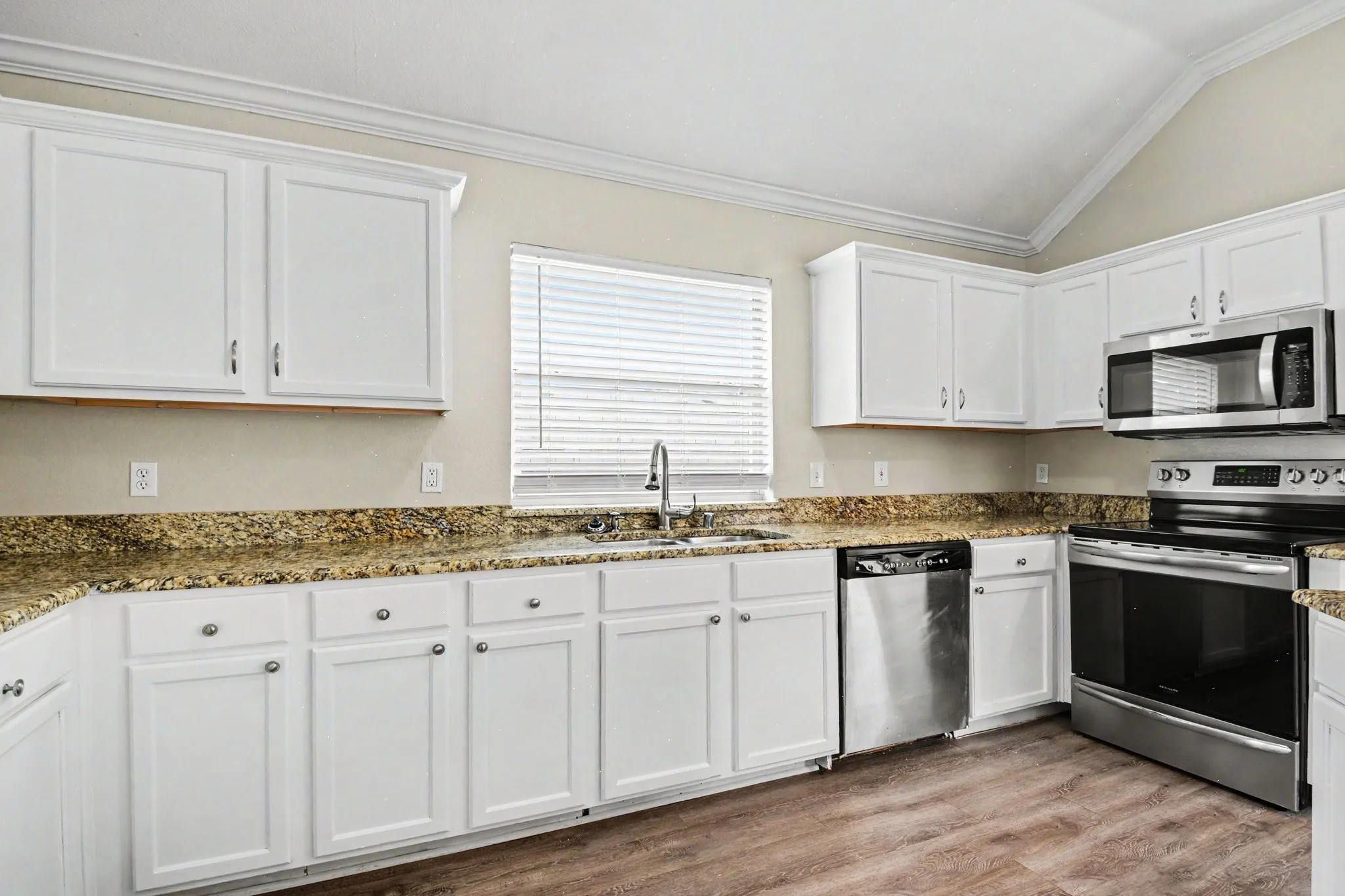 Single Family Residence For Sale in Collin County , 9901 Queens Road, Frisco, Texas 75035, 4 Bedroom, 2 Bathroom, 2 Garage spaces, 1,907 Sqft, built in 1997, mls#21287596, Real Estate Agent in Frisco, Homes For Sale in Collin county, Homes For Sale in Frisco, Realtor in Frisco Texas, Real Estate Brokerage Independent Realty Texas, Luminita Cordes Realtor