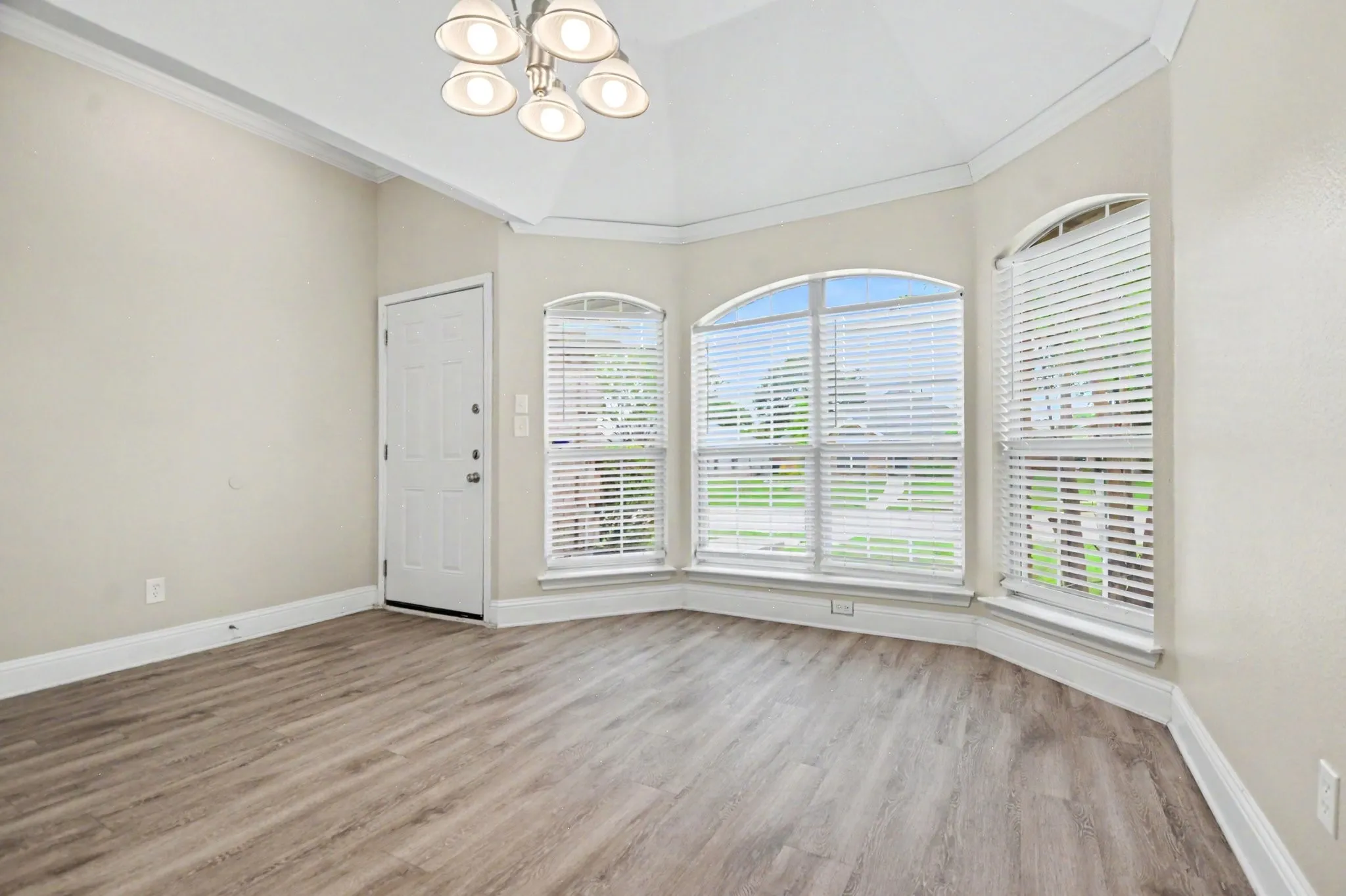 Single Family Residence For Sale in Collin County , 9901 Queens Road, Frisco, Texas 75035, 4 Bedroom, 2 Bathroom, 2 Garage spaces, 1,907 Sqft, built in 1997, mls#21287596, Real Estate Agent in Frisco, Homes For Sale in Collin county, Homes For Sale in Frisco, Realtor in Frisco Texas, Real Estate Brokerage Independent Realty Texas, Luminita Cordes Realtor