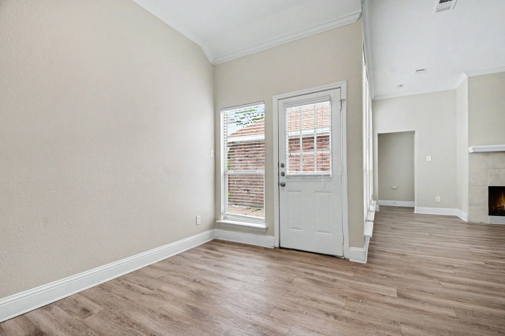 Single Family Residence For Sale in Collin County , 9901 Queens Road, Frisco, Texas 75035, 4 Bedroom, 2 Bathroom, 2 Garage spaces, 1,907 Sqft, built in 1997, mls#21287596, Real Estate Agent in Frisco, Homes For Sale in Collin county, Homes For Sale in Frisco, Realtor in Frisco Texas, Real Estate Brokerage Independent Realty Texas, Luminita Cordes Realtor