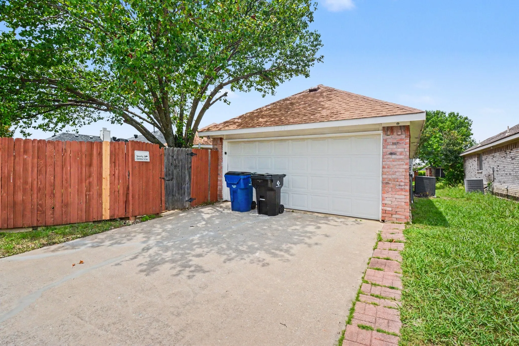 Single Family Residence For Sale in Collin County , 9901 Queens Road, Frisco, Texas 75035, 4 Bedroom, 2 Bathroom, 2 Garage spaces, 1,907 Sqft, built in 1997, mls#21287596, Real Estate Agent in Frisco, Homes For Sale in Collin county, Homes For Sale in Frisco, Realtor in Frisco Texas, Real Estate Brokerage Independent Realty Texas, Luminita Cordes Realtor