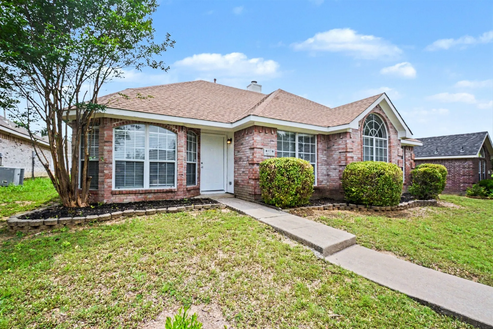 Single Family Residence For Sale in Collin County , 9901 Queens Road, Frisco, Texas 75035, 4 Bedroom, 2 Bathroom, 2 Garage spaces, 1,907 Sqft, built in 1997, mls#21287596, Real Estate Agent in Frisco, Homes For Sale in Collin county, Homes For Sale in Frisco, Realtor in Frisco Texas, Real Estate Brokerage Independent Realty Texas, Luminita Cordes Realtor