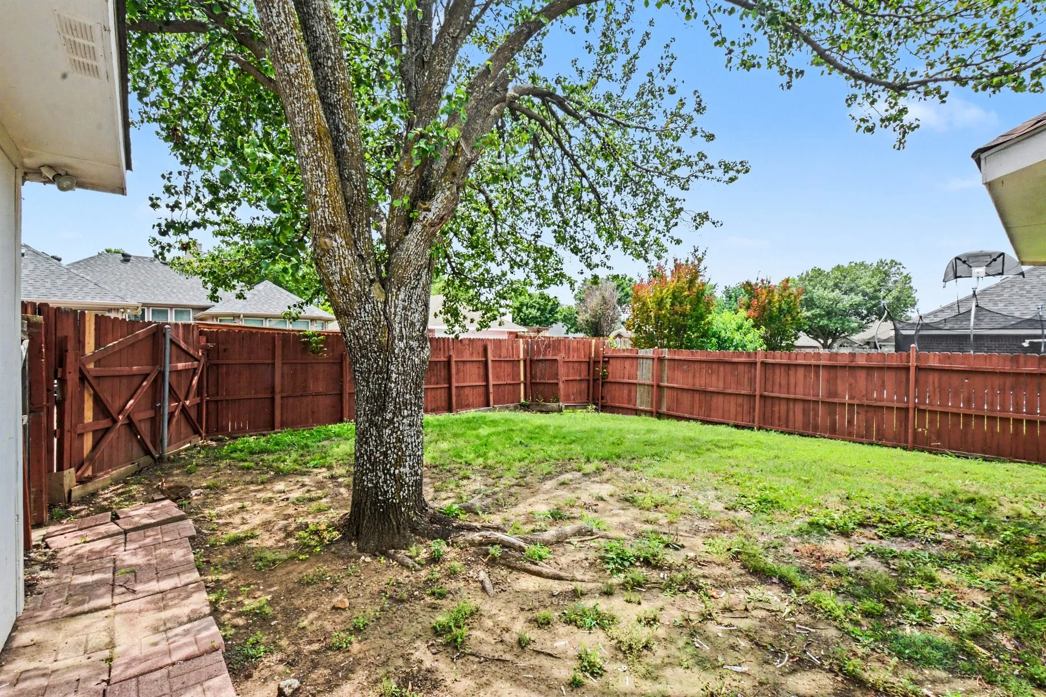 Single Family Residence For Sale in Collin County , 9901 Queens Road, Frisco, Texas 75035, 4 Bedroom, 2 Bathroom, 2 Garage spaces, 1,907 Sqft, built in 1997, mls#21287596, Real Estate Agent in Frisco, Homes For Sale in Collin county, Homes For Sale in Frisco, Realtor in Frisco Texas, Real Estate Brokerage Independent Realty Texas, Luminita Cordes Realtor