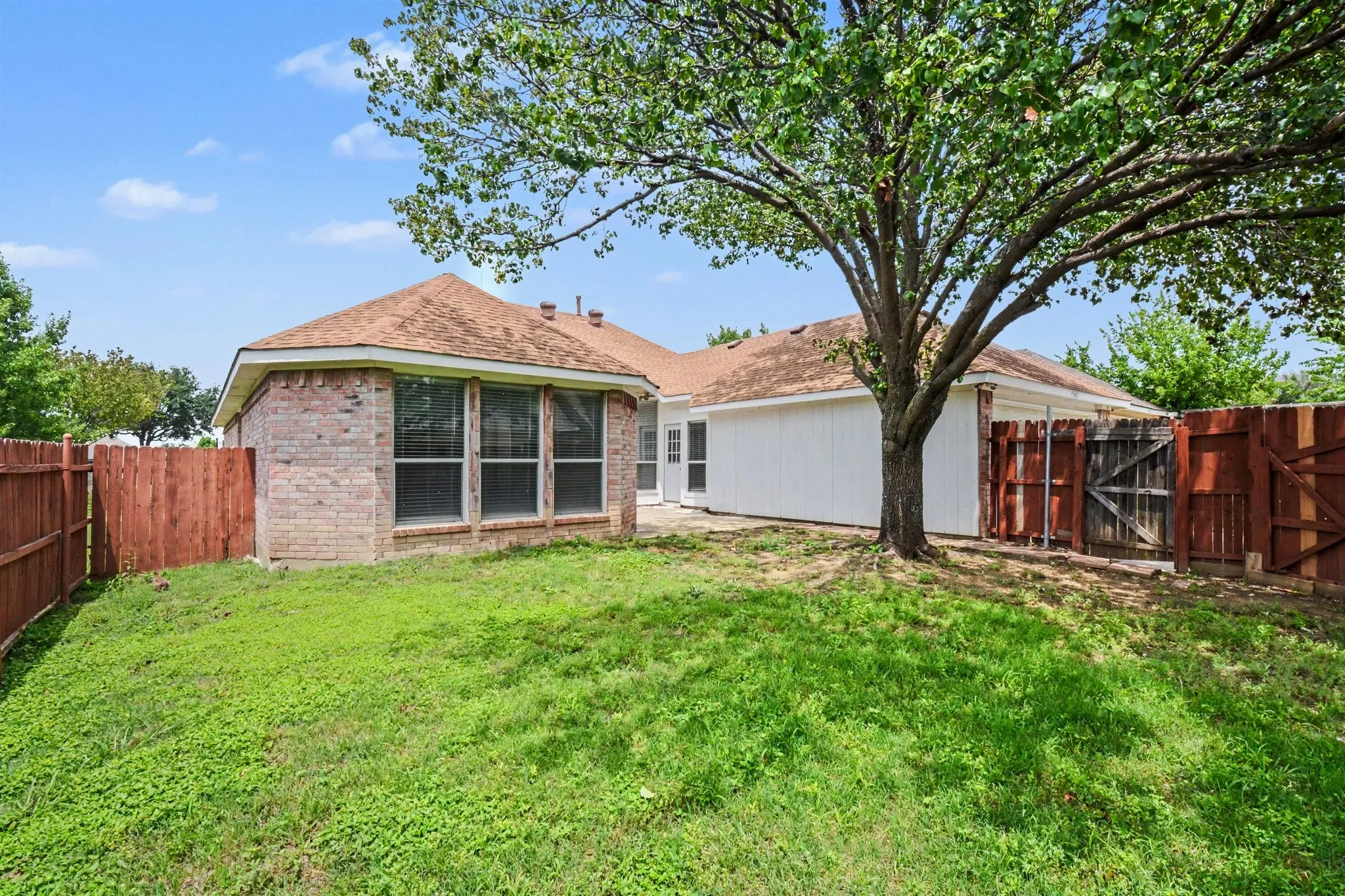 Single Family Residence For Sale in Collin County , 9901 Queens Road, Frisco, Texas 75035, 4 Bedroom, 2 Bathroom, 2 Garage spaces, 1,907 Sqft, built in 1997, mls#21287596, Real Estate Agent in Frisco, Homes For Sale in Collin county, Homes For Sale in Frisco, Realtor in Frisco Texas, Real Estate Brokerage Independent Realty Texas, Luminita Cordes Realtor