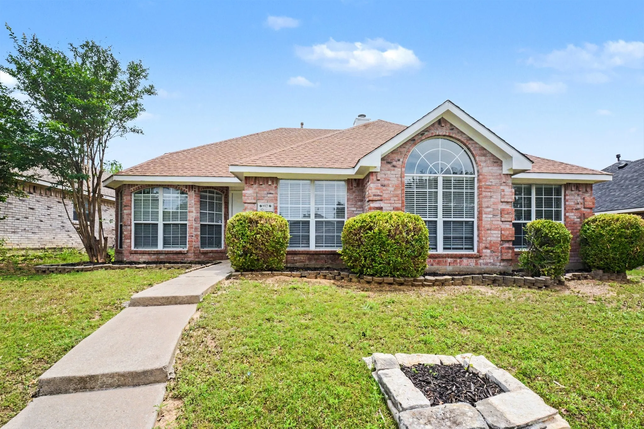 Single Family Residence For Sale in Collin County , 9901 Queens Road, Frisco, Texas 75035, 4 Bedroom, 2 Bathroom, 2 Garage spaces, 1,907 Sqft, built in 1997, mls#21287596, Real Estate Agent in Frisco, Homes For Sale in Collin county, Homes For Sale in Frisco, Realtor in Frisco Texas, Real Estate Brokerage Independent Realty Texas, Luminita Cordes Realtor