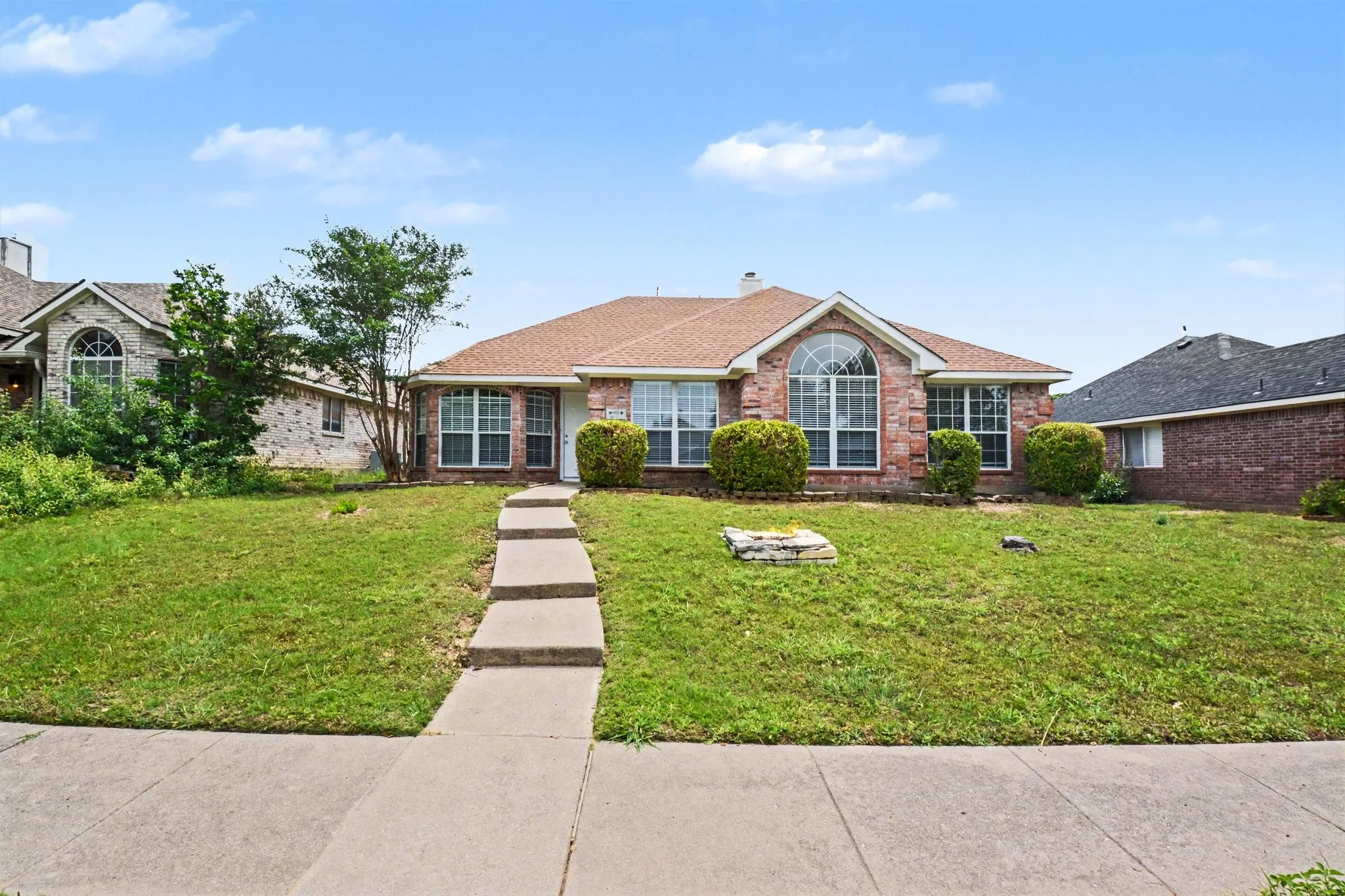 Single Family Residence For Sale in Collin County , 9901 Queens Road, Frisco, Texas 75035, 4 Bedroom, 2 Bathroom, 2 Garage spaces, 1,907 Sqft, built in 1997, mls#21287596, Real Estate Agent in Frisco, Homes For Sale in Collin county, Homes For Sale in Frisco, Realtor in Frisco Texas, Real Estate Brokerage Independent Realty Texas, Luminita Cordes Realtor