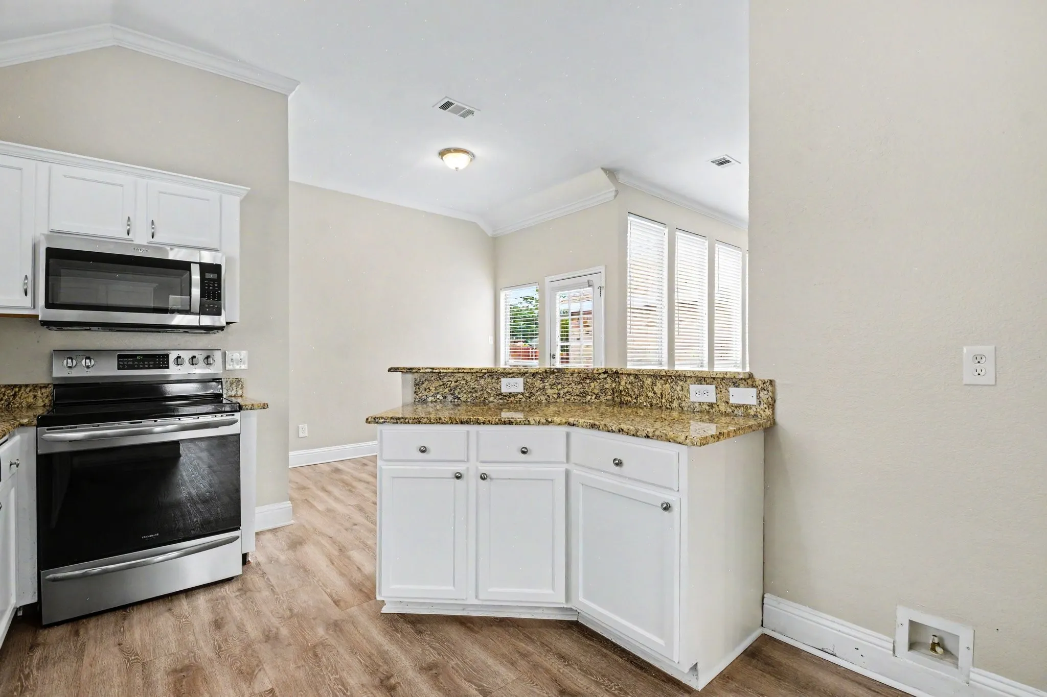 Single Family Residence For Sale in Collin County , 9901 Queens Road, Frisco, Texas 75035, 4 Bedroom, 2 Bathroom, 2 Garage spaces, 1,907 Sqft, built in 1997, mls#21287596, Real Estate Agent in Frisco, Homes For Sale in Collin county, Homes For Sale in Frisco, Realtor in Frisco Texas, Real Estate Brokerage Independent Realty Texas, Luminita Cordes Realtor