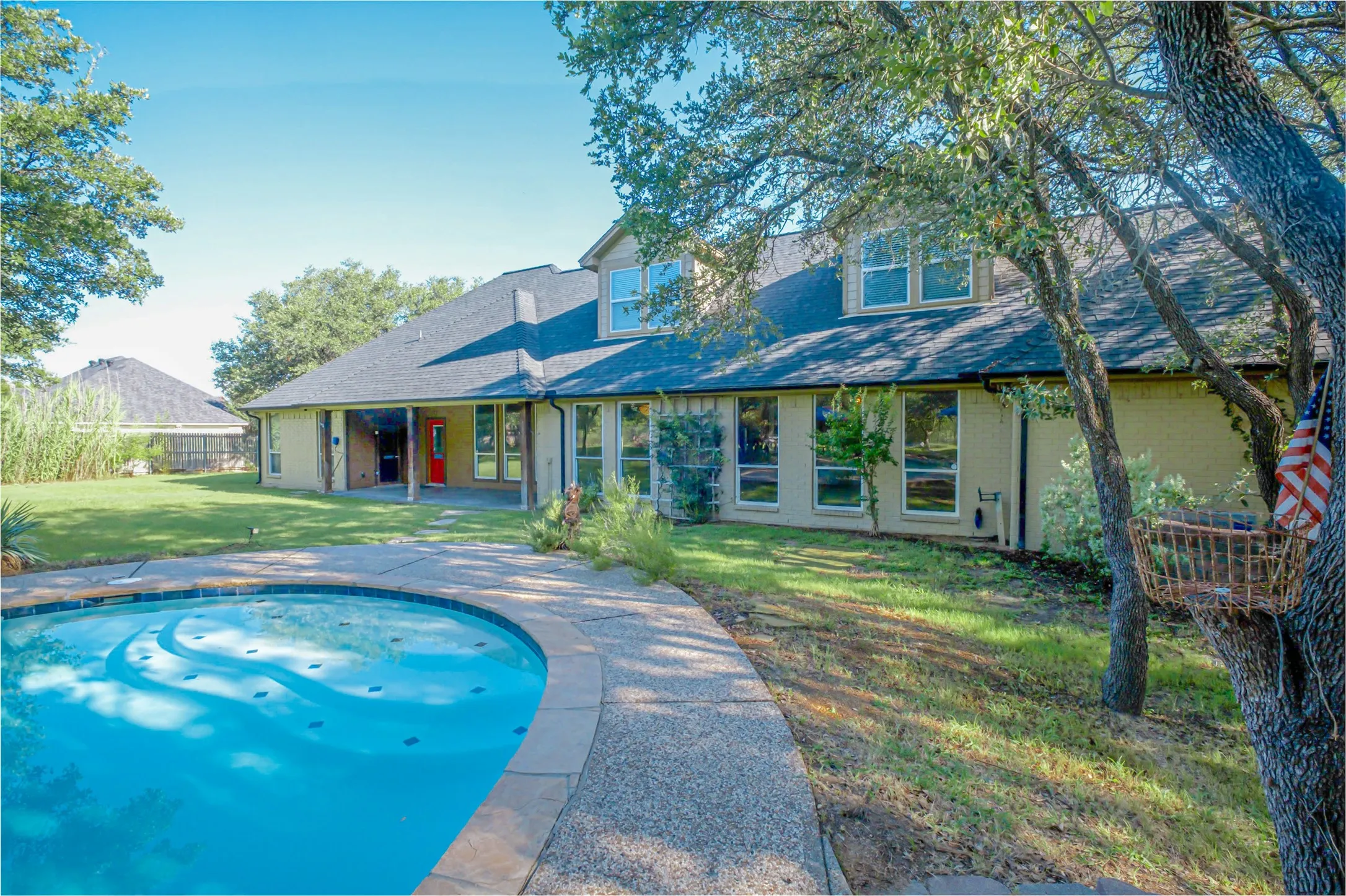 Single Family Residence For Sale in Parker County , 182 Lakeview Drive, Aledo, Texas 76008, 5 Bedroom, 4 Bathroom, 5 Garage spaces, 3,500 Sqft, built in 1999, mls#21287664, Real Estate Agent in Aledo, Homes For Sale in Parker county, Homes For Sale in Aledo, Realtor in Aledo Texas, Real Estate Brokerage Independent Realty Texas, Luminita Cordes Realtor