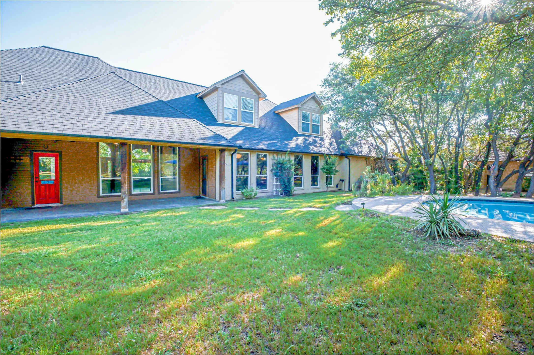 Single Family Residence For Sale in Parker County , 182 Lakeview Drive, Aledo, Texas 76008, 5 Bedroom, 4 Bathroom, 5 Garage spaces, 3,500 Sqft, built in 1999, mls#21287664, Real Estate Agent in Aledo, Homes For Sale in Parker county, Homes For Sale in Aledo, Realtor in Aledo Texas, Real Estate Brokerage Independent Realty Texas, Luminita Cordes Realtor