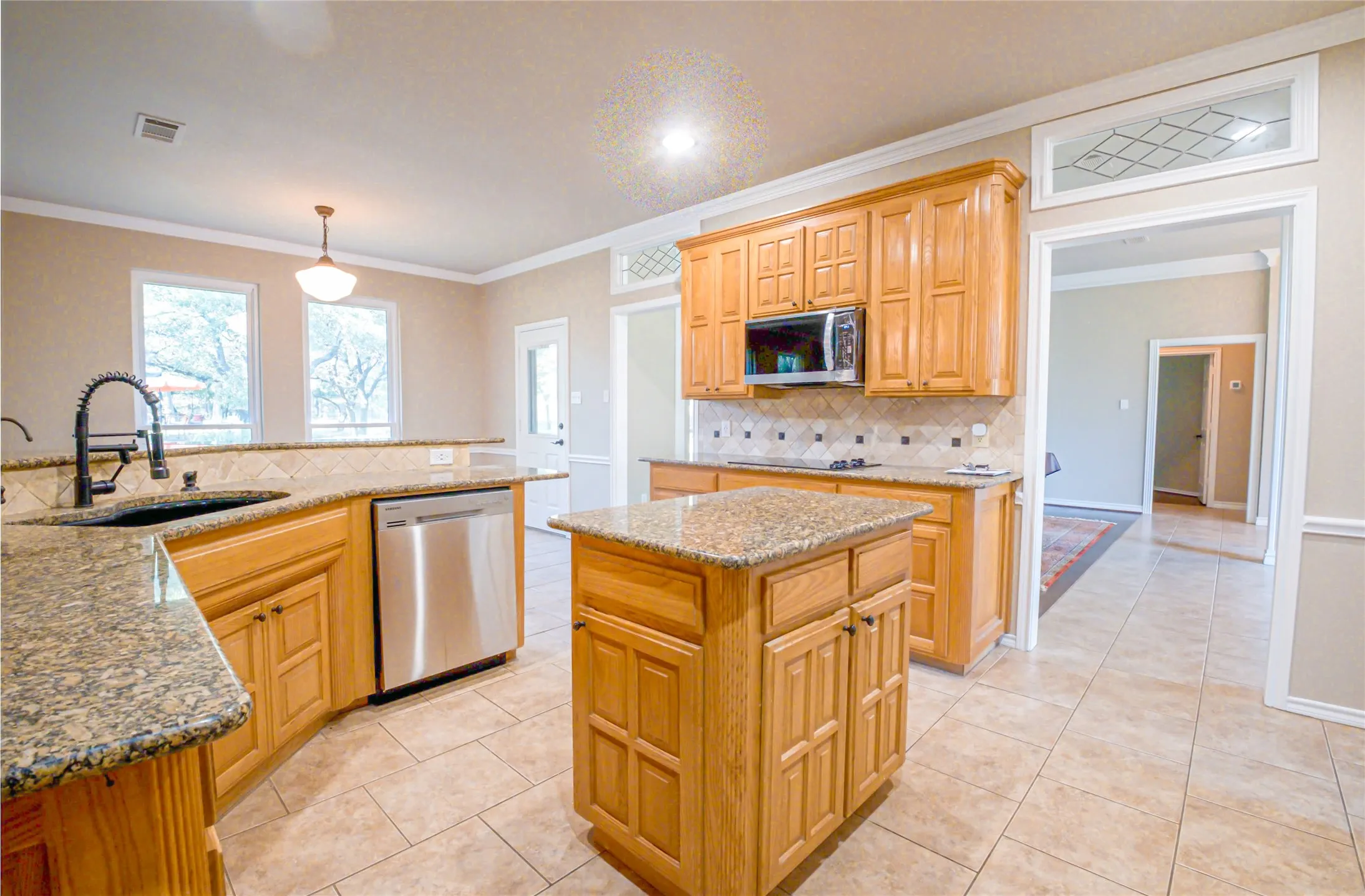 Single Family Residence For Sale in Parker County , 182 Lakeview Drive, Aledo, Texas 76008, 5 Bedroom, 4 Bathroom, 5 Garage spaces, 3,500 Sqft, built in 1999, mls#21287664, Real Estate Agent in Aledo, Homes For Sale in Parker county, Homes For Sale in Aledo, Realtor in Aledo Texas, Real Estate Brokerage Independent Realty Texas, Luminita Cordes Realtor