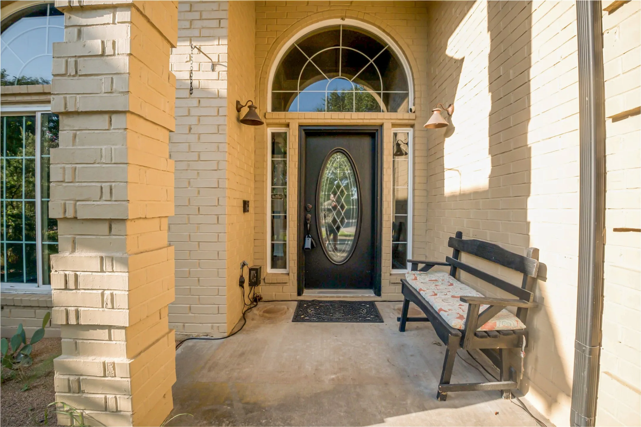 Single Family Residence For Sale in Parker County , 182 Lakeview Drive, Aledo, Texas 76008, 5 Bedroom, 4 Bathroom, 5 Garage spaces, 3,500 Sqft, built in 1999, mls#21287664, Real Estate Agent in Aledo, Homes For Sale in Parker county, Homes For Sale in Aledo, Realtor in Aledo Texas, Real Estate Brokerage Independent Realty Texas, Luminita Cordes Realtor