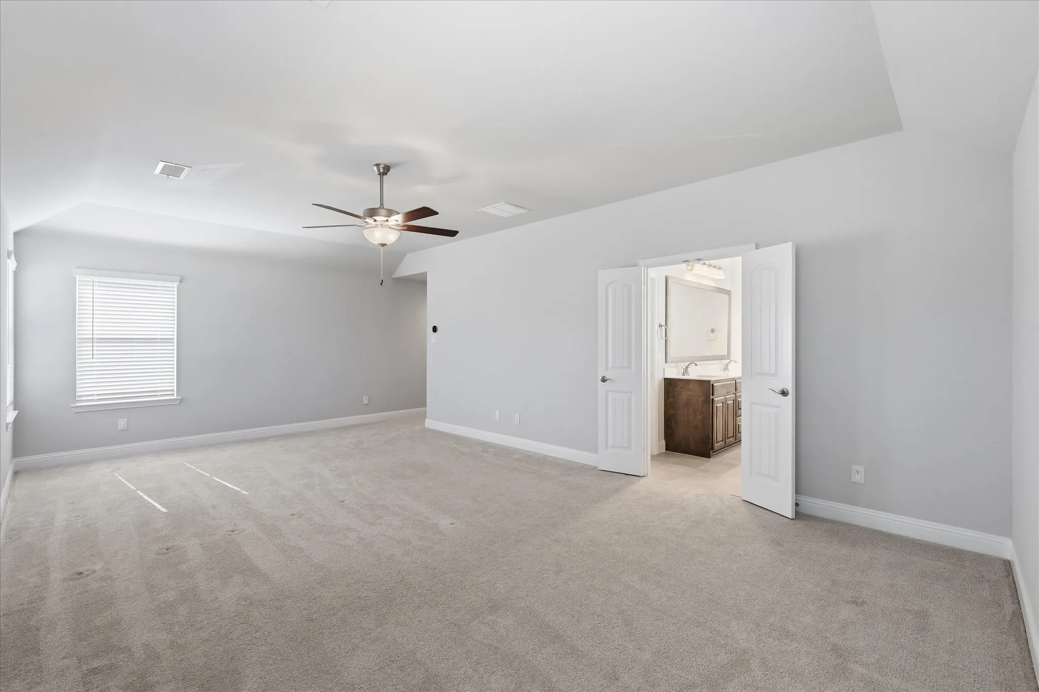 Single Family Residence For Sale in Denton County , 163 Mccartt Drive, Lewisville, Texas 75067, 4 Bedroom, 3 Bathroom, 2 Garage spaces, 3,005 Sqft, built in 2021, mls#21286978, Real Estate Agent in Lewisville, Homes For Sale in Denton county, Homes For Sale in Lewisville, Realtor in Lewisville Texas, Real Estate Brokerage Independent Realty Texas, Luminita Cordes Realtor