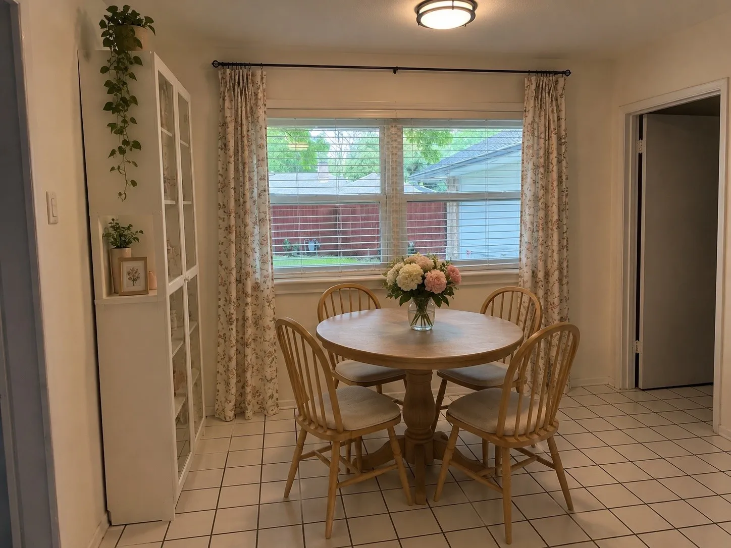 AI staged breakfast room
