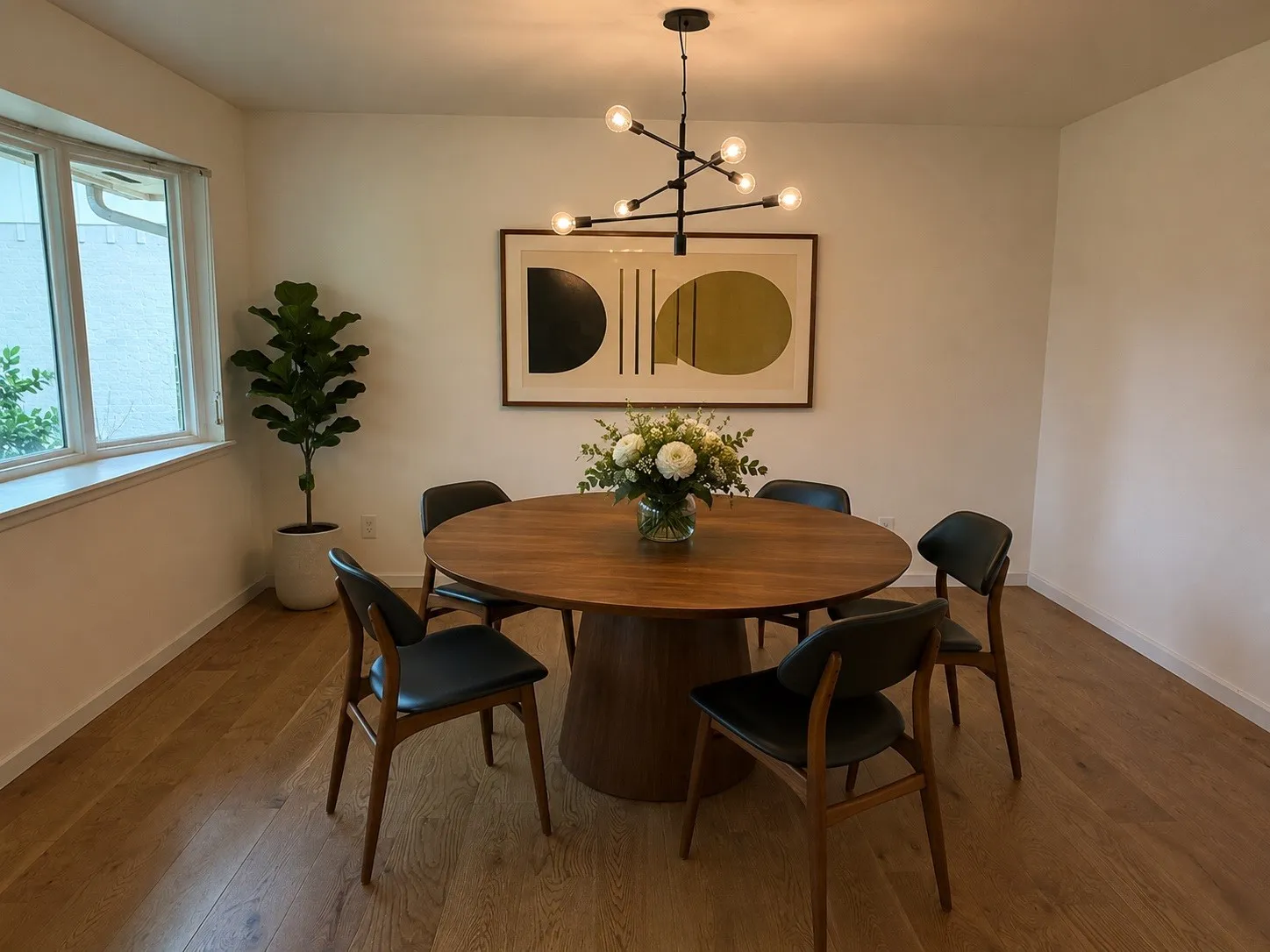 AI staged dining room