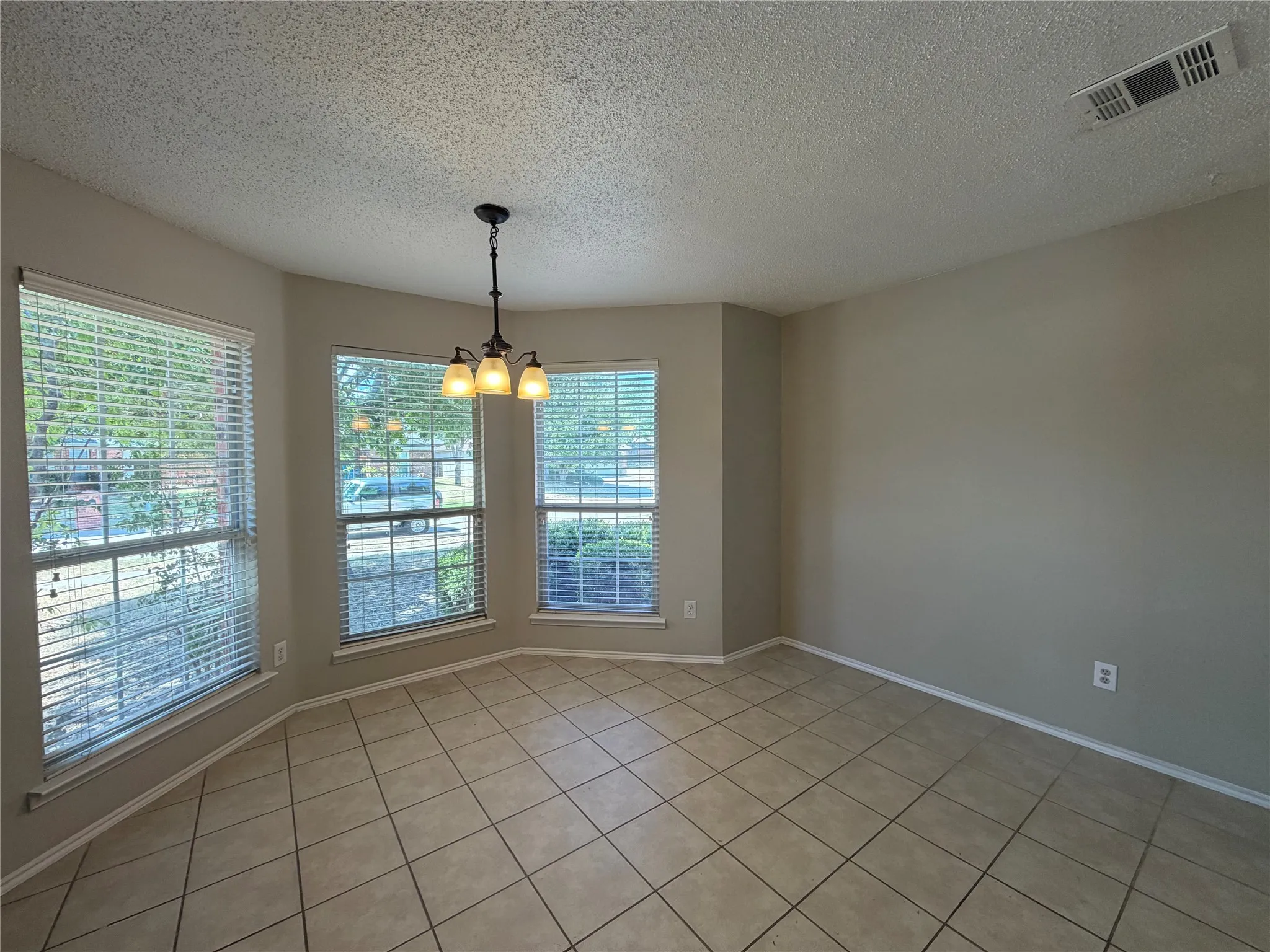 Single Family Residence For Rent in Collin County , 1012 Margaret Drive, Mc Kinney, Texas 75071, 3 Bedroom, 2 Bathroom, 2 Garage spaces, 1,815 Sqft, built in 2003, mls#21287685, Real Estate Agent in Mc Kinney, Homes For Rent in Collin county, Homes For Rent in Mc Kinney, Realtor in Mc Kinney Texas, Real Estate Brokerage Independent Realty Texas, Luminita Cordes Realtor