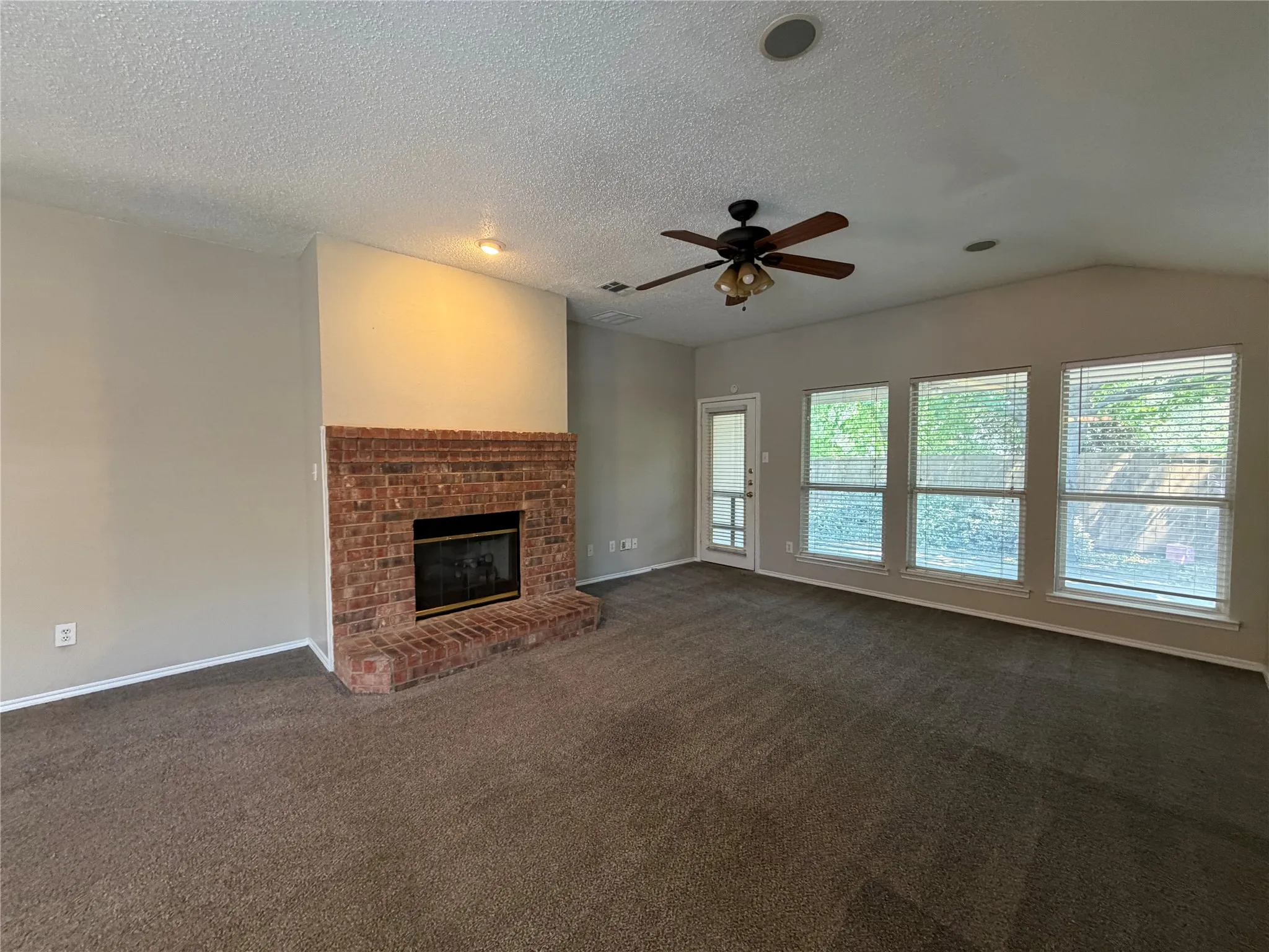 Single Family Residence For Rent in Collin County , 1012 Margaret Drive, Mc Kinney, Texas 75071, 3 Bedroom, 2 Bathroom, 2 Garage spaces, 1,815 Sqft, built in 2003, mls#21287685, Real Estate Agent in Mc Kinney, Homes For Rent in Collin county, Homes For Rent in Mc Kinney, Realtor in Mc Kinney Texas, Real Estate Brokerage Independent Realty Texas, Luminita Cordes Realtor