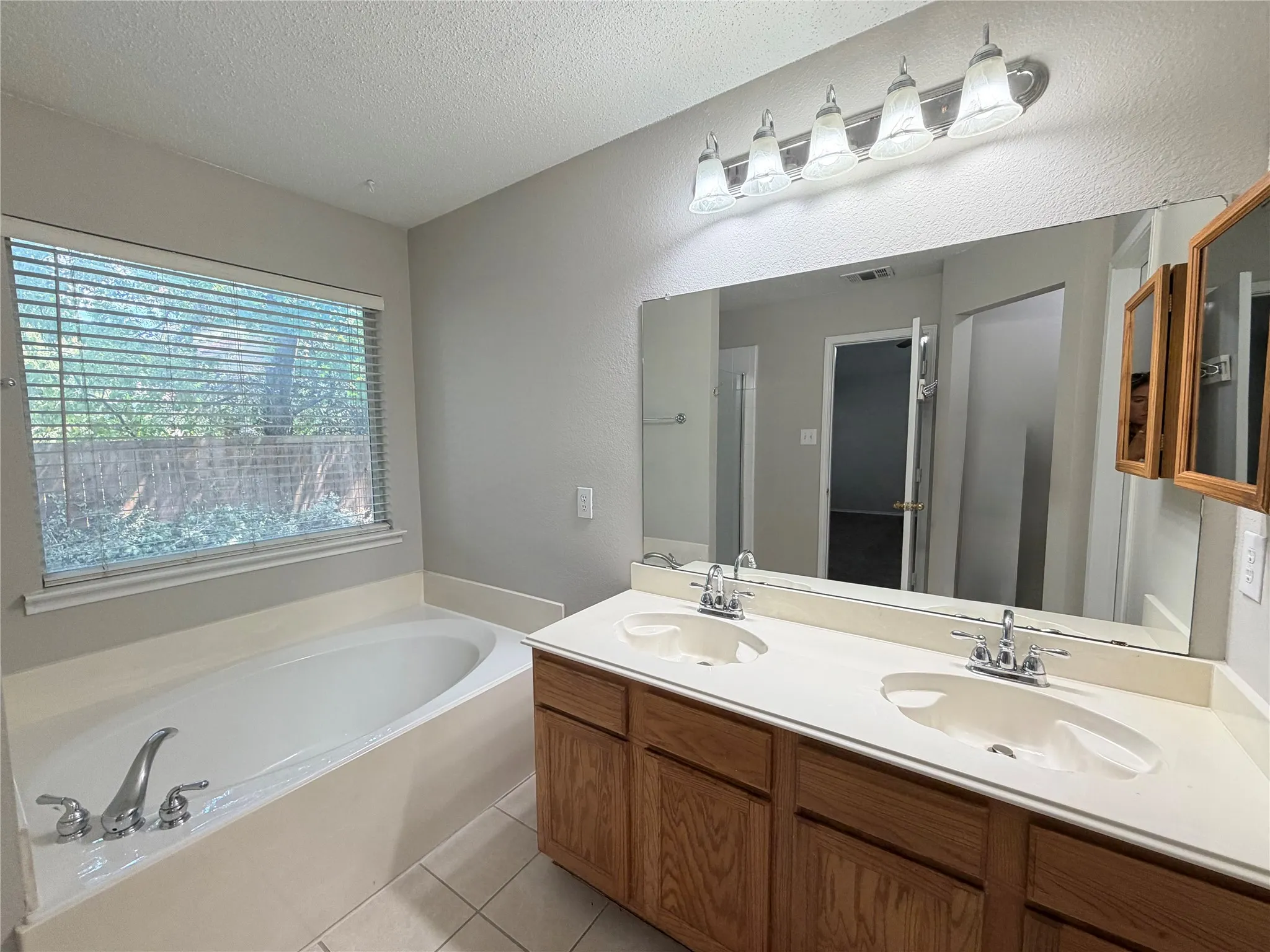 Single Family Residence For Rent in Collin County , 1012 Margaret Drive, Mc Kinney, Texas 75071, 3 Bedroom, 2 Bathroom, 2 Garage spaces, 1,815 Sqft, built in 2003, mls#21287685, Real Estate Agent in Mc Kinney, Homes For Rent in Collin county, Homes For Rent in Mc Kinney, Realtor in Mc Kinney Texas, Real Estate Brokerage Independent Realty Texas, Luminita Cordes Realtor