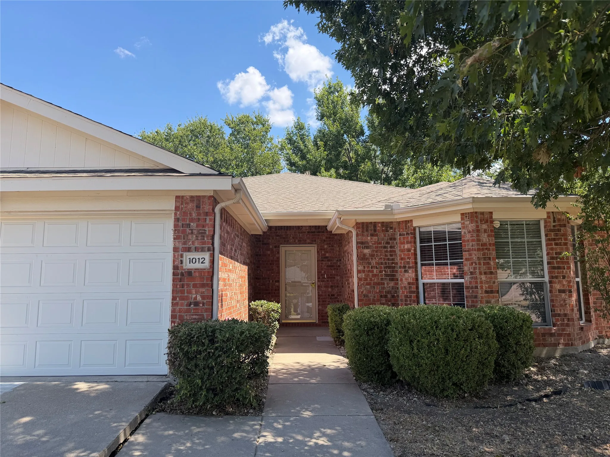 Single Family Residence For Rent in Collin County , 1012 Margaret Drive, Mc Kinney, Texas 75071, 3 Bedroom, 2 Bathroom, 2 Garage spaces, 1,815 Sqft, built in 2003, mls#21287685, Real Estate Agent in Mc Kinney, Homes For Rent in Collin county, Homes For Rent in Mc Kinney, Realtor in Mc Kinney Texas, Real Estate Brokerage Independent Realty Texas, Luminita Cordes Realtor
