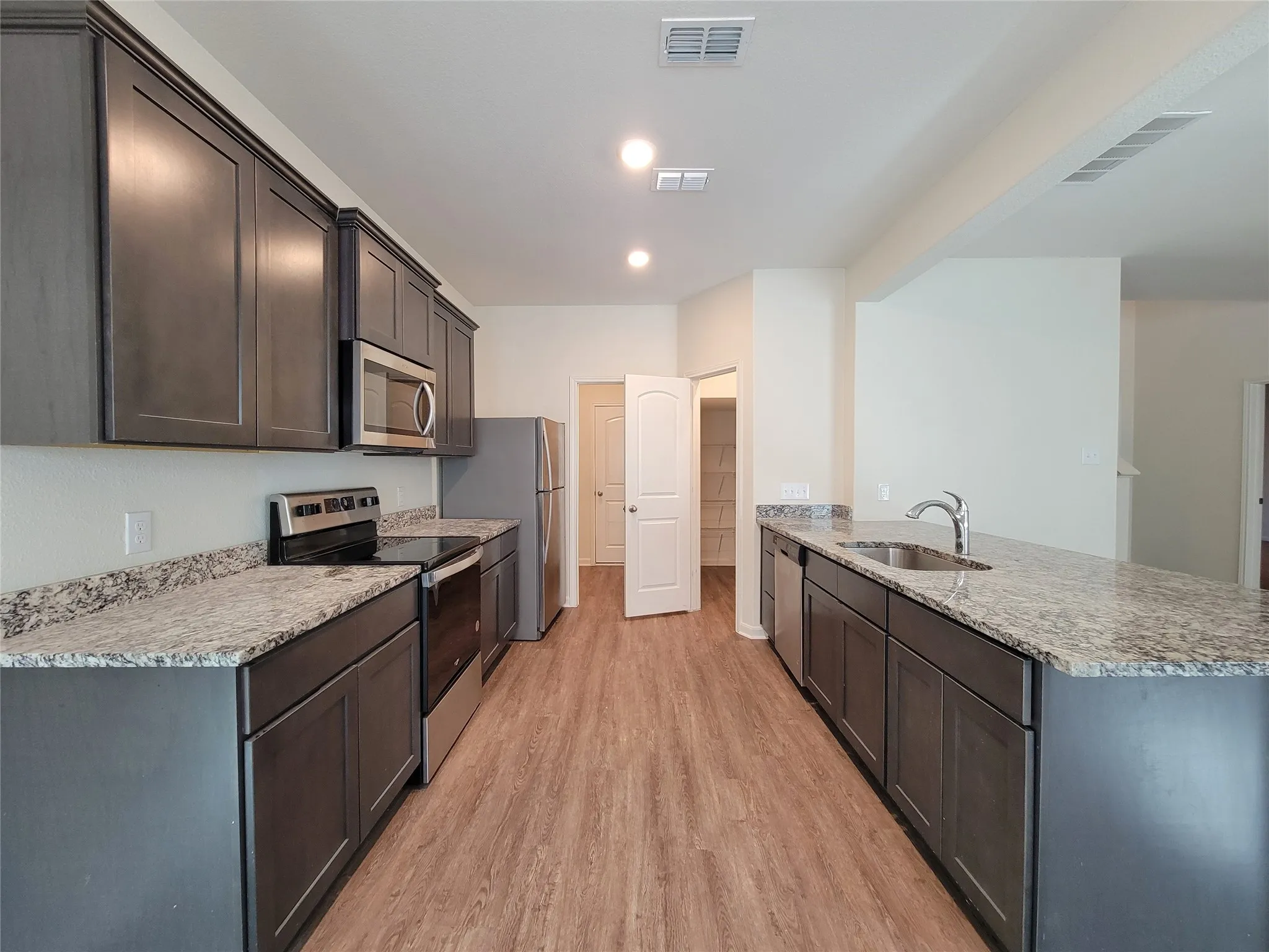 Single Family Residence For Rent in Dallas County , 752 Saratoga Drive, Seagoville, Texas 75159, 4 Bedroom, 3 Bathroom, 2 Garage spaces, 2,209 Sqft, built in 2022, mls#21287498, Real Estate Agent in Seagoville, Homes For Rent in Dallas county, Homes For Rent in Seagoville, Realtor in Seagoville Texas, Real Estate Brokerage Independent Realty Texas, Luminita Cordes Realtor