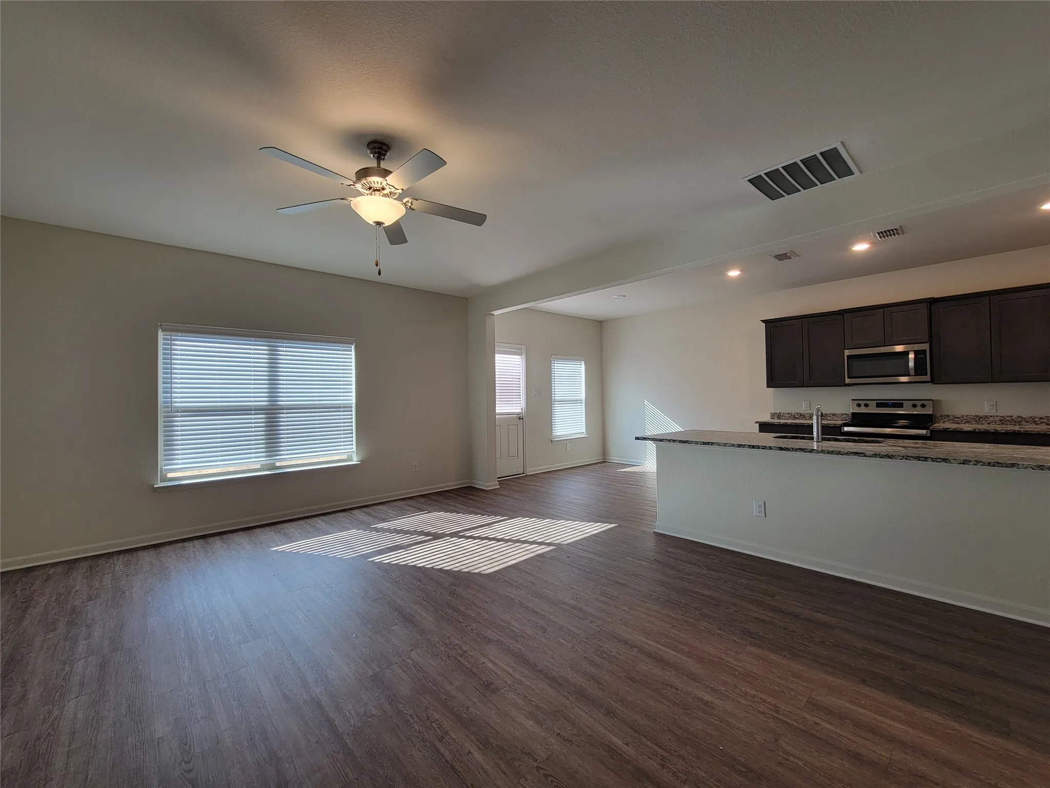 Single Family Residence For Rent in Dallas County , 752 Saratoga Drive, Seagoville, Texas 75159, 4 Bedroom, 3 Bathroom, 2 Garage spaces, 2,209 Sqft, built in 2022, mls#21287498, Real Estate Agent in Seagoville, Homes For Rent in Dallas county, Homes For Rent in Seagoville, Realtor in Seagoville Texas, Real Estate Brokerage Independent Realty Texas, Luminita Cordes Realtor
