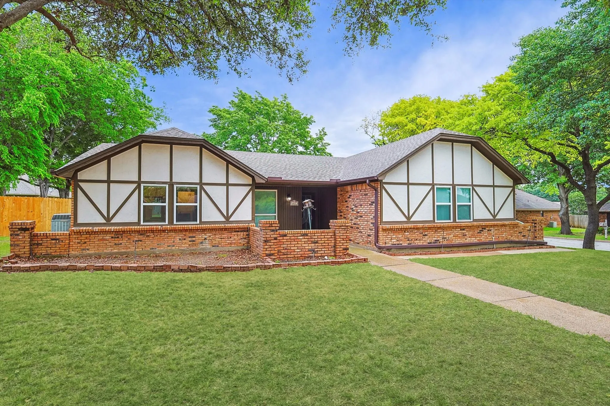 Single Family Residence For Sale in Tarrant County , 6837 Starnes Road, North Richland Hills, Texas 76182, 3 Bedroom, 2 Bathroom, 2 Garage spaces, 1,708 Sqft, built in 1980, Price $365,000, mls#21287242, Real Estate Agent in North Richland Hills, Homes For Sale in Tarrant county, Homes For Sale in North Richland Hills, Realtor in North Richland Hills Texas, Real Estate Brokerage Independent Realty Texas, Luminita Cordes Realtor