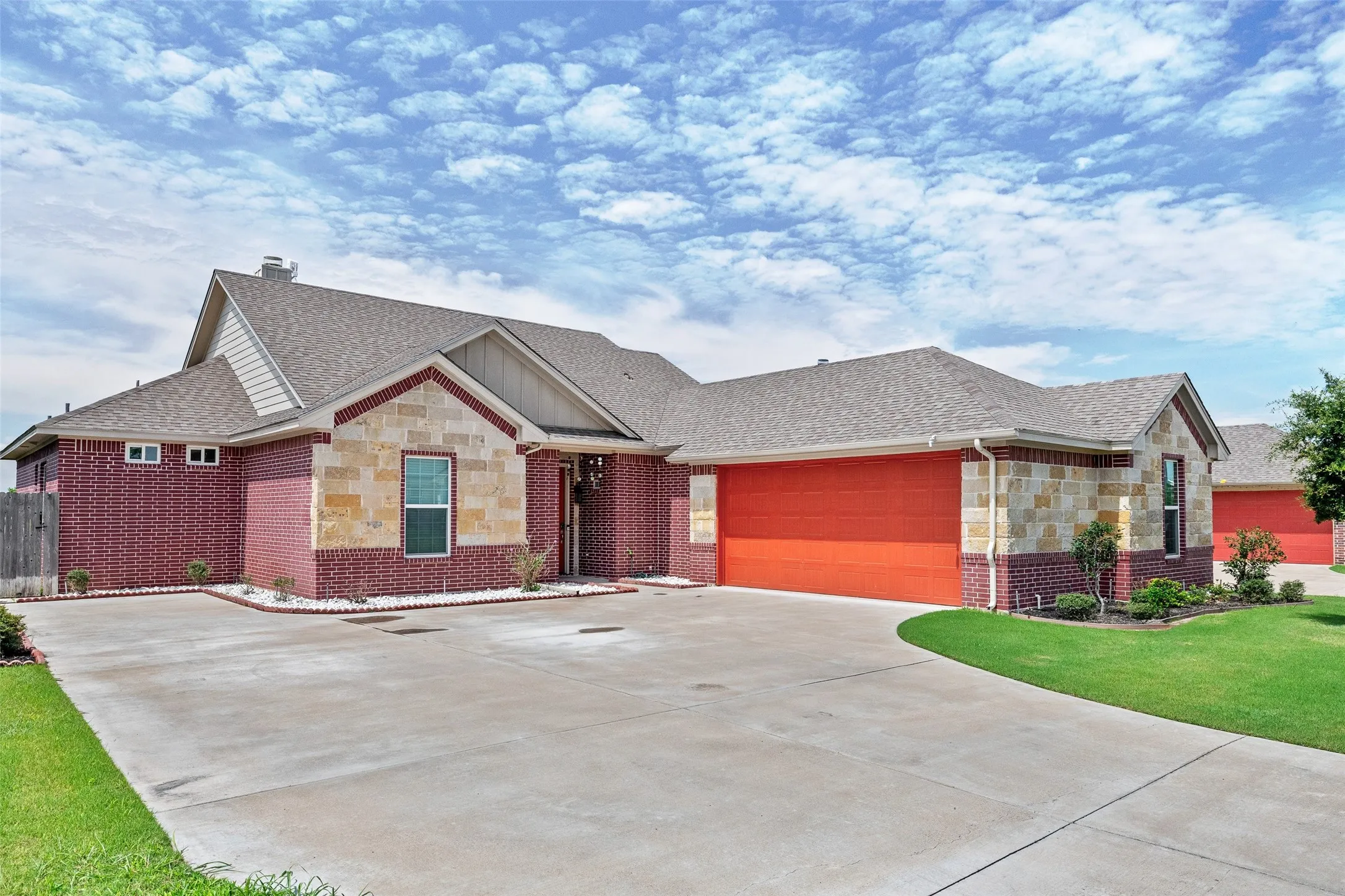 Single Family Residence For Sale in Somervell County , 106 King Arthur Court, Glen Rose, Texas 76043, 4 Bedroom, 3 Bathroom, 2 Garage spaces, 2,405 Sqft, built in 2019, mls#21281319, Real Estate Agent in Glen Rose, Homes For Sale in Somervell county, Homes For Sale in Glen Rose, Realtor in Glen Rose Texas, Real Estate Brokerage Independent Realty Texas, Luminita Cordes Realtor
