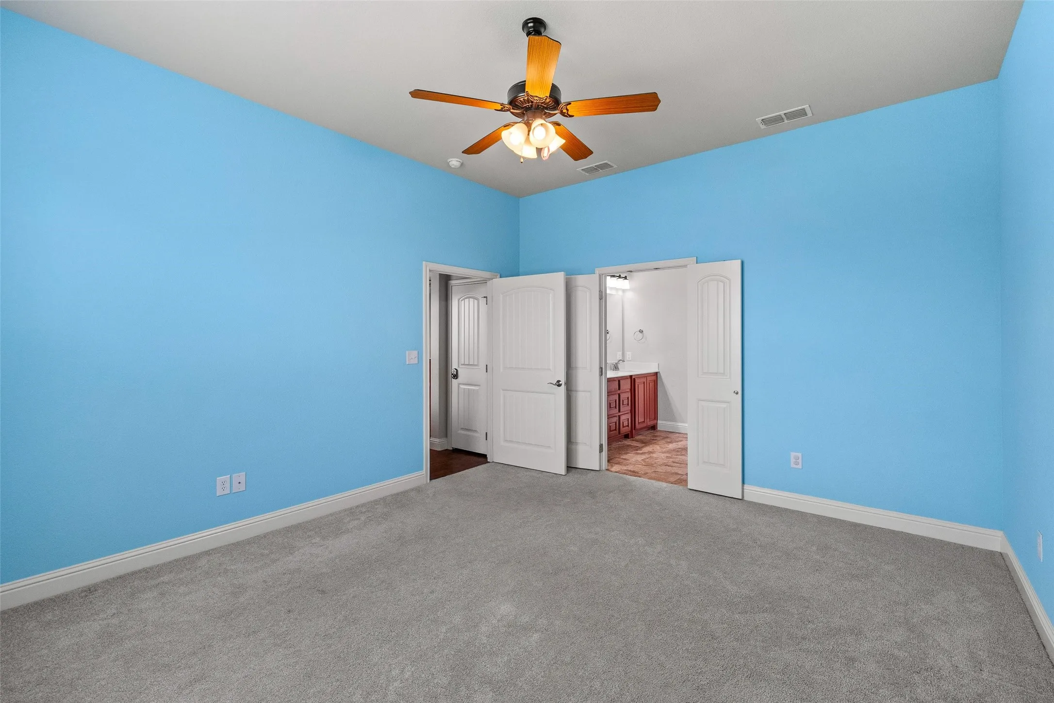 Single Family Residence For Sale in Somervell County , 106 King Arthur Court, Glen Rose, Texas 76043, 4 Bedroom, 3 Bathroom, 2 Garage spaces, 2,405 Sqft, built in 2019, mls#21281319, Real Estate Agent in Glen Rose, Homes For Sale in Somervell county, Homes For Sale in Glen Rose, Realtor in Glen Rose Texas, Real Estate Brokerage Independent Realty Texas, Luminita Cordes Realtor
