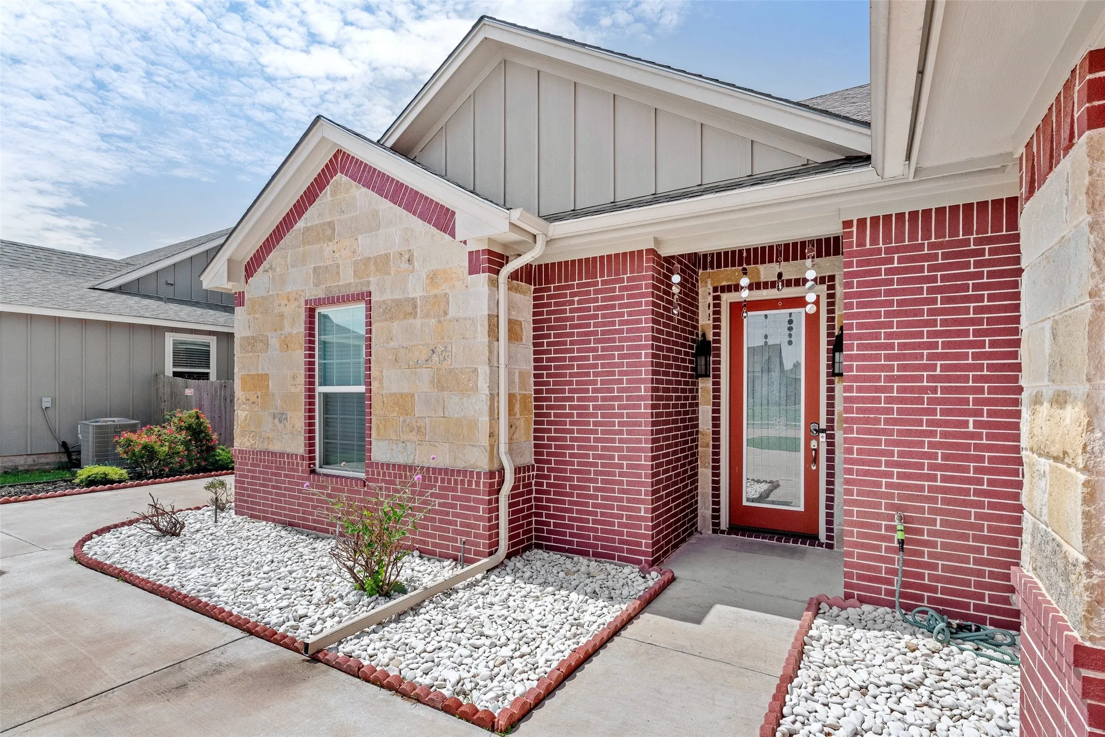 Single Family Residence For Sale in Somervell County , 106 King Arthur Court, Glen Rose, Texas 76043, 4 Bedroom, 3 Bathroom, 2 Garage spaces, 2,405 Sqft, built in 2019, mls#21281319, Real Estate Agent in Glen Rose, Homes For Sale in Somervell county, Homes For Sale in Glen Rose, Realtor in Glen Rose Texas, Real Estate Brokerage Independent Realty Texas, Luminita Cordes Realtor