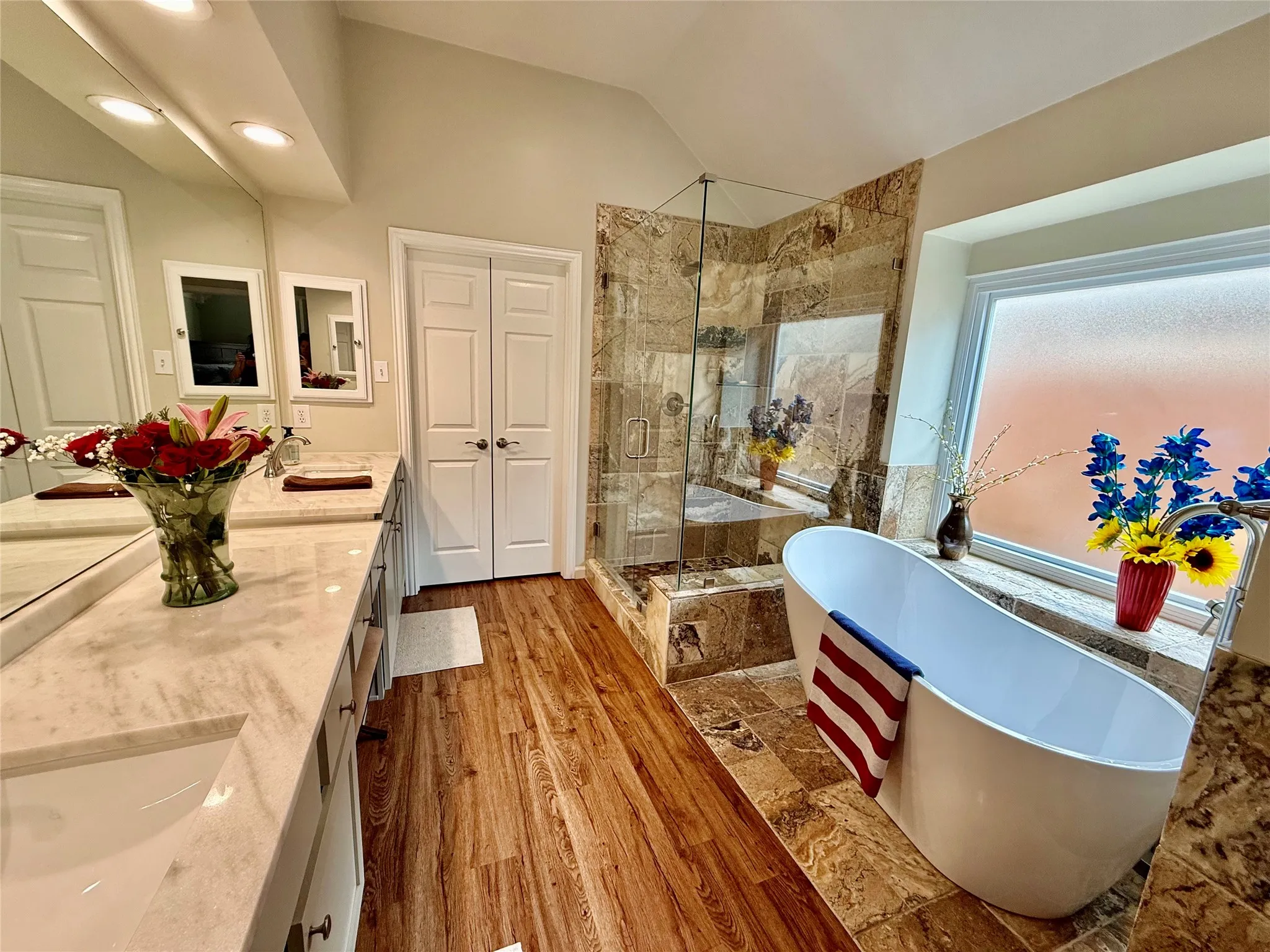 Single Family Residence For Sale in Tarrant County , 3516 Stone Creek Court, Fort Worth, Texas 76137, 3 Bedroom, 2 Bathroom, 2 Garage spaces, 2,004 Sqft, built in 1995, mls#21287487, Real Estate Agent in Fort Worth, Homes For Sale in Tarrant county, Homes For Sale in Fort Worth, Realtor in Fort Worth Texas, Real Estate Brokerage Independent Realty Texas, Luminita Cordes Realtor