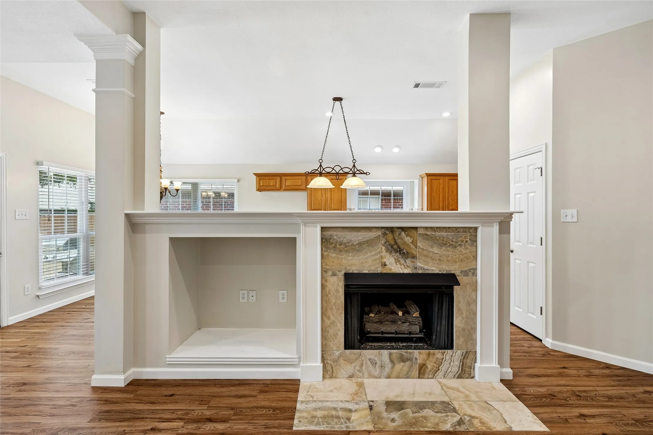 Single Family Residence For Sale in Tarrant County , 3516 Stone Creek Court, Fort Worth, Texas 76137, 3 Bedroom, 2 Bathroom, 2 Garage spaces, 2,004 Sqft, built in 1995, mls#21287487, Real Estate Agent in Fort Worth, Homes For Sale in Tarrant county, Homes For Sale in Fort Worth, Realtor in Fort Worth Texas, Real Estate Brokerage Independent Realty Texas, Luminita Cordes Realtor