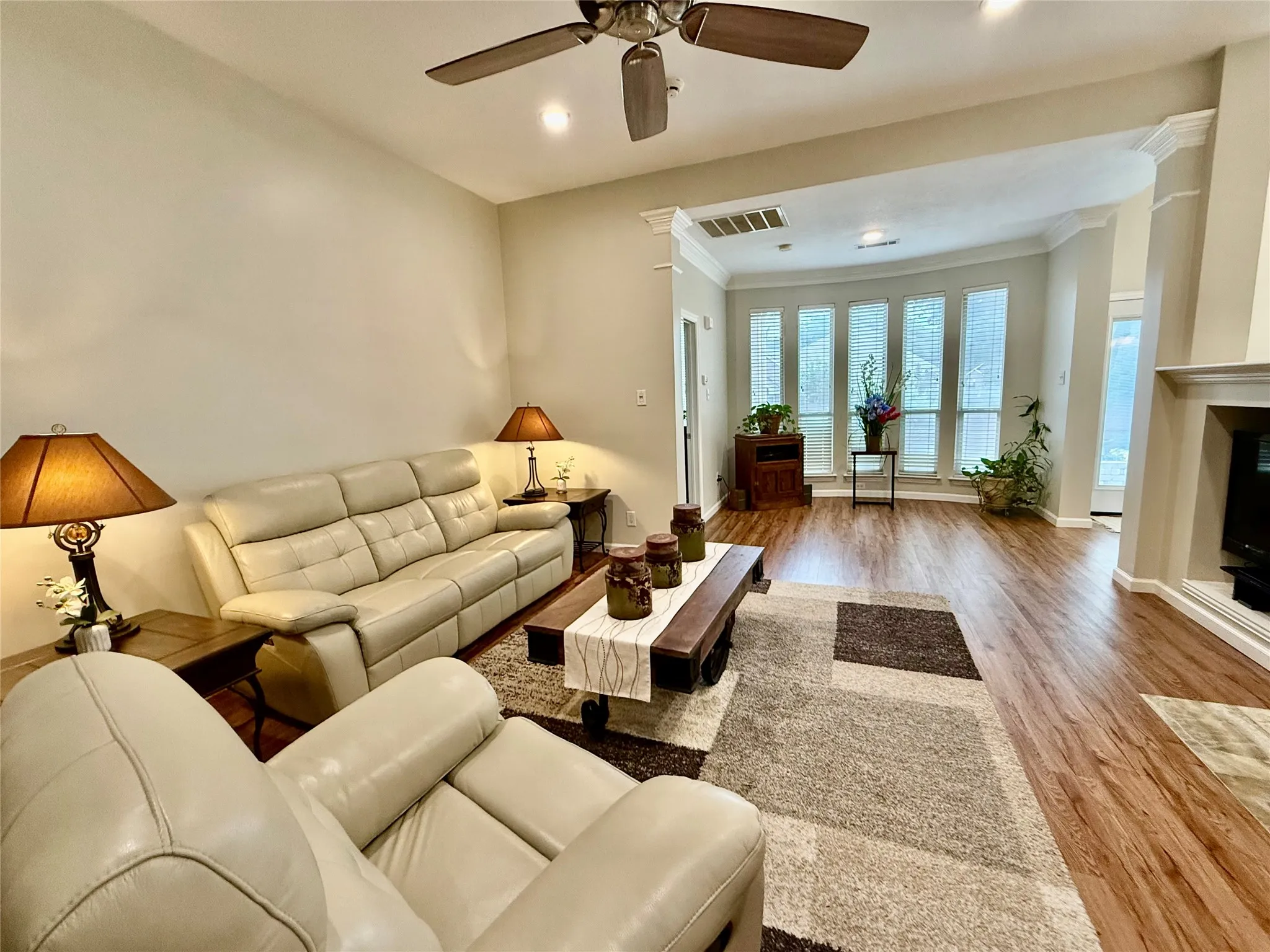 Single Family Residence For Sale in Tarrant County , 3516 Stone Creek Court, Fort Worth, Texas 76137, 3 Bedroom, 2 Bathroom, 2 Garage spaces, 2,004 Sqft, built in 1995, mls#21287487, Real Estate Agent in Fort Worth, Homes For Sale in Tarrant county, Homes For Sale in Fort Worth, Realtor in Fort Worth Texas, Real Estate Brokerage Independent Realty Texas, Luminita Cordes Realtor