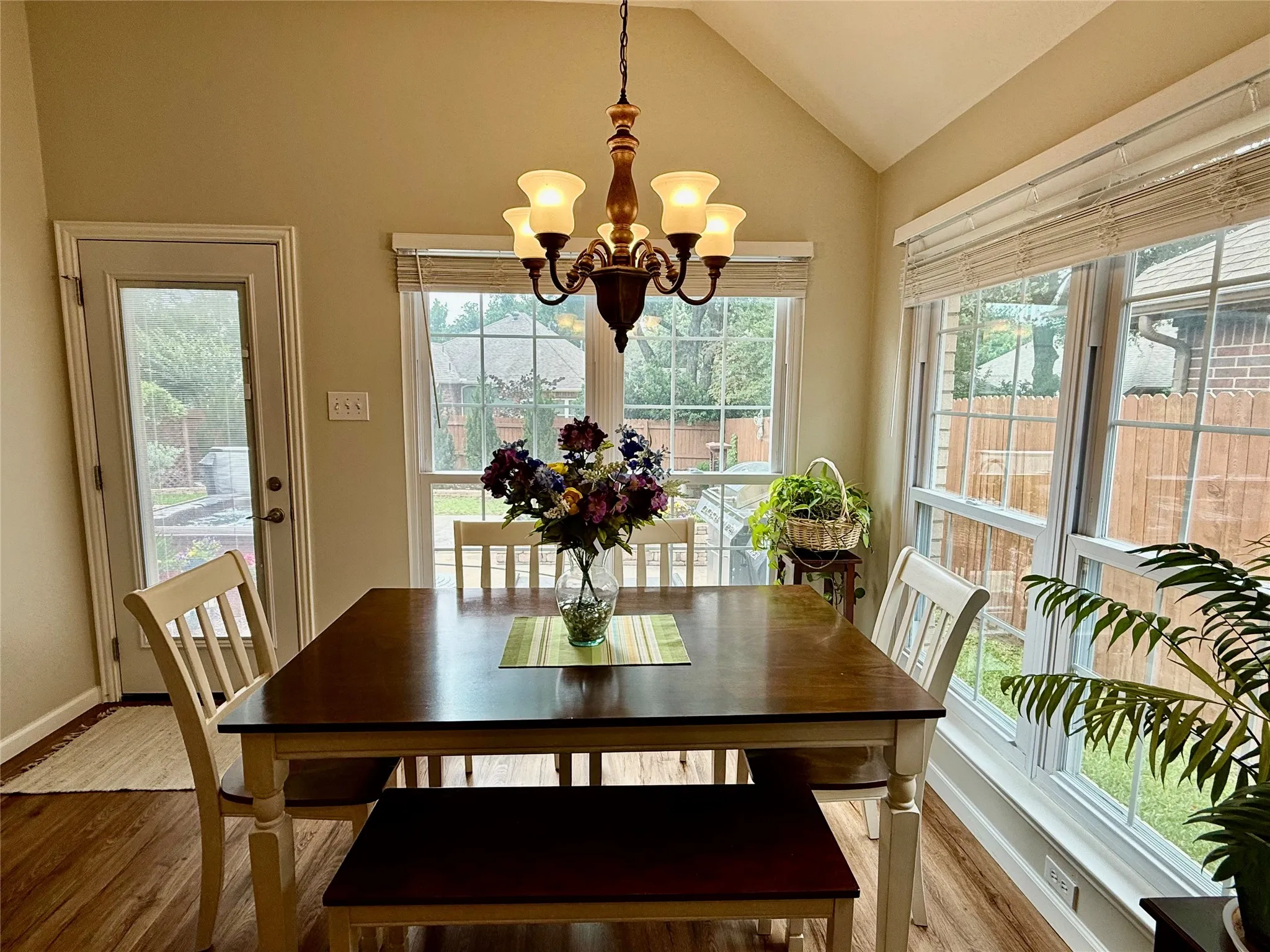 Single Family Residence For Sale in Tarrant County , 3516 Stone Creek Court, Fort Worth, Texas 76137, 3 Bedroom, 2 Bathroom, 2 Garage spaces, 2,004 Sqft, built in 1995, mls#21287487, Real Estate Agent in Fort Worth, Homes For Sale in Tarrant county, Homes For Sale in Fort Worth, Realtor in Fort Worth Texas, Real Estate Brokerage Independent Realty Texas, Luminita Cordes Realtor