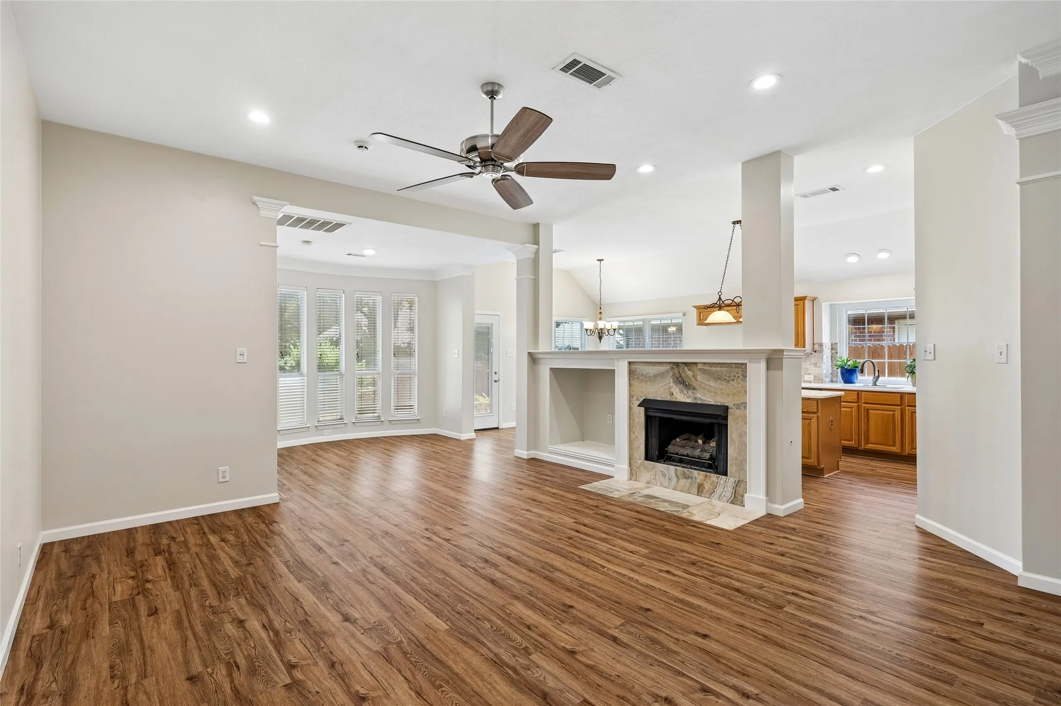 Single Family Residence For Sale in Tarrant County , 3516 Stone Creek Court, Fort Worth, Texas 76137, 3 Bedroom, 2 Bathroom, 2 Garage spaces, 2,004 Sqft, built in 1995, mls#21287487, Real Estate Agent in Fort Worth, Homes For Sale in Tarrant county, Homes For Sale in Fort Worth, Realtor in Fort Worth Texas, Real Estate Brokerage Independent Realty Texas, Luminita Cordes Realtor