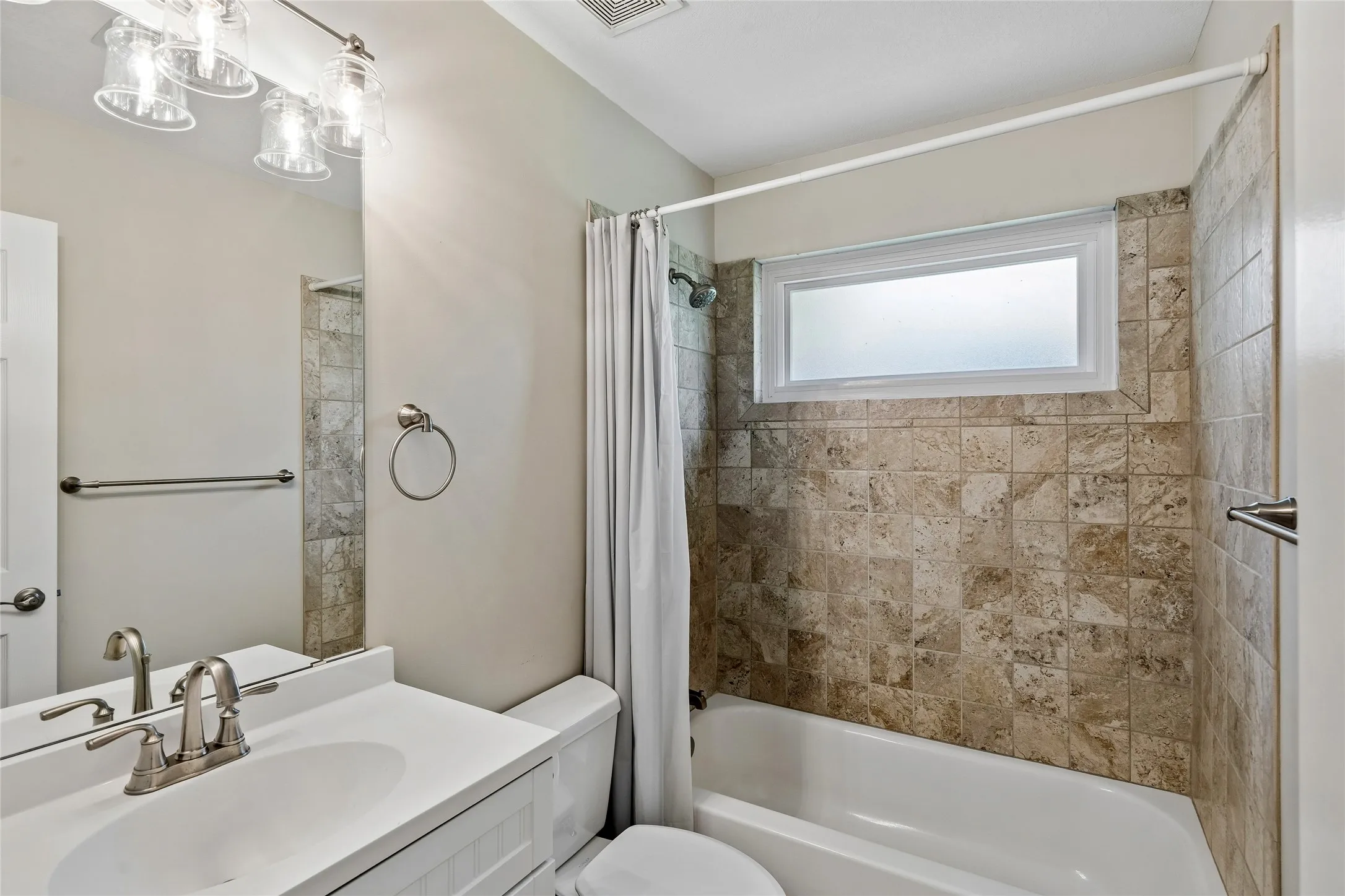 Single Family Residence For Sale in Tarrant County , 3516 Stone Creek Court, Fort Worth, Texas 76137, 3 Bedroom, 2 Bathroom, 2 Garage spaces, 2,004 Sqft, built in 1995, mls#21287487, Real Estate Agent in Fort Worth, Homes For Sale in Tarrant county, Homes For Sale in Fort Worth, Realtor in Fort Worth Texas, Real Estate Brokerage Independent Realty Texas, Luminita Cordes Realtor