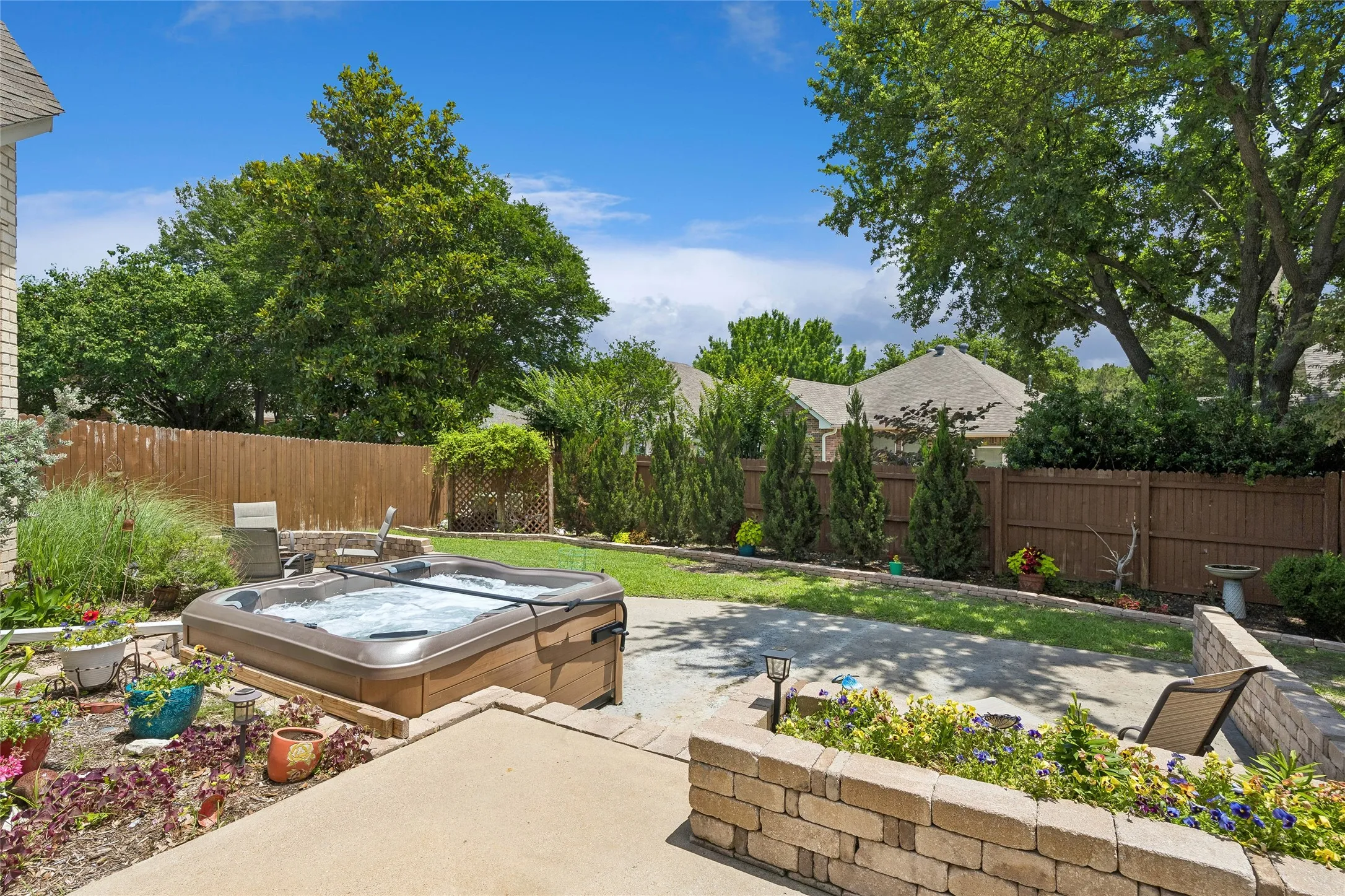 Single Family Residence For Sale in Tarrant County , 3516 Stone Creek Court, Fort Worth, Texas 76137, 3 Bedroom, 2 Bathroom, 2 Garage spaces, 2,004 Sqft, built in 1995, mls#21287487, Real Estate Agent in Fort Worth, Homes For Sale in Tarrant county, Homes For Sale in Fort Worth, Realtor in Fort Worth Texas, Real Estate Brokerage Independent Realty Texas, Luminita Cordes Realtor