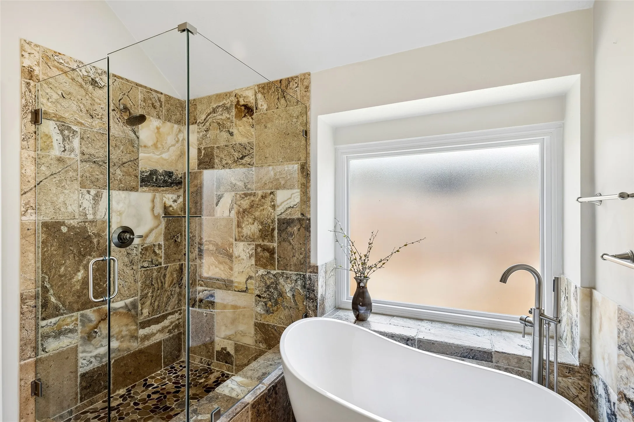Single Family Residence For Sale in Tarrant County , 3516 Stone Creek Court, Fort Worth, Texas 76137, 3 Bedroom, 2 Bathroom, 2 Garage spaces, 2,004 Sqft, built in 1995, mls#21287487, Real Estate Agent in Fort Worth, Homes For Sale in Tarrant county, Homes For Sale in Fort Worth, Realtor in Fort Worth Texas, Real Estate Brokerage Independent Realty Texas, Luminita Cordes Realtor