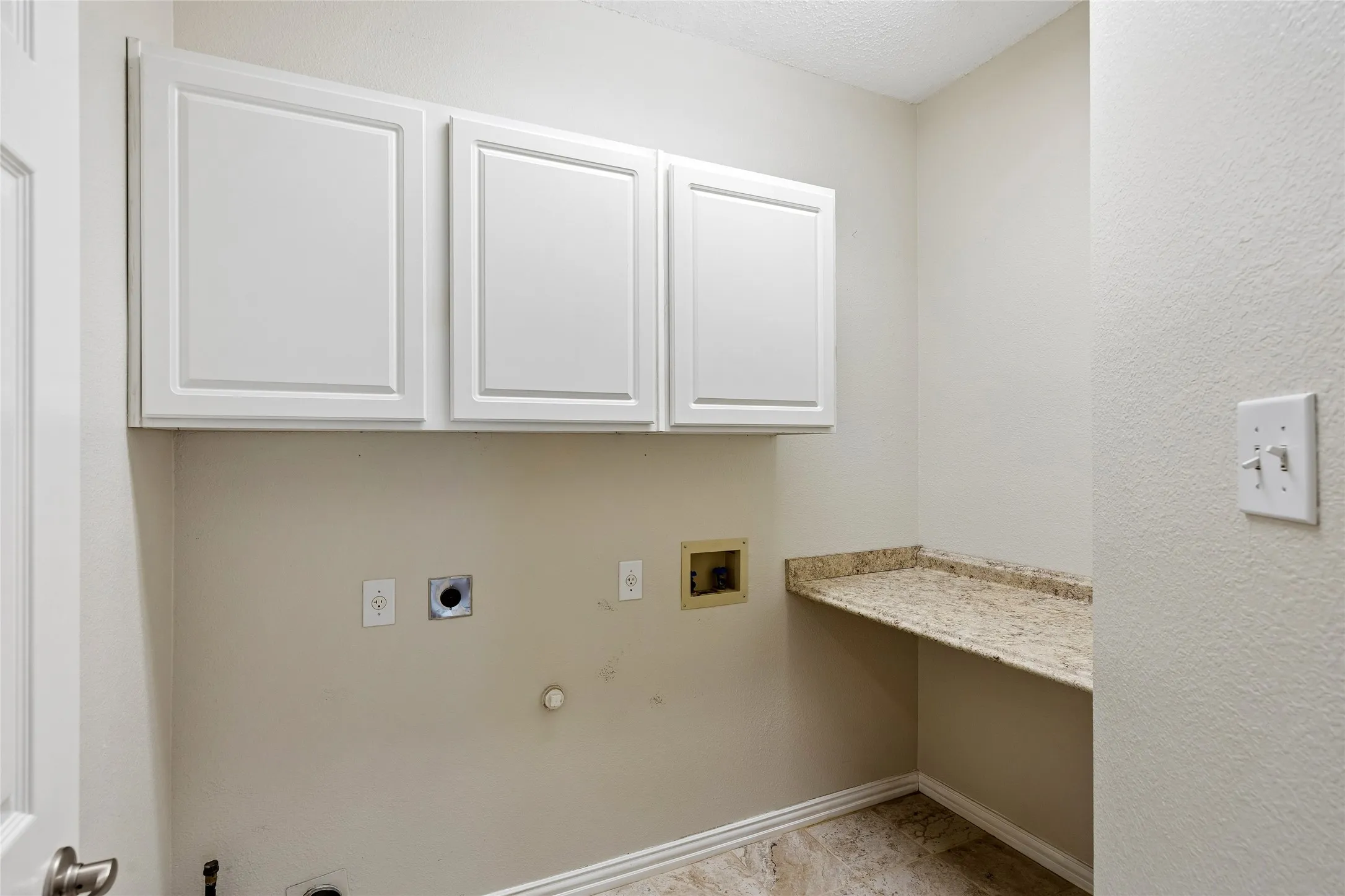 Single Family Residence For Sale in Tarrant County , 3516 Stone Creek Court, Fort Worth, Texas 76137, 3 Bedroom, 2 Bathroom, 2 Garage spaces, 2,004 Sqft, built in 1995, mls#21287487, Real Estate Agent in Fort Worth, Homes For Sale in Tarrant county, Homes For Sale in Fort Worth, Realtor in Fort Worth Texas, Real Estate Brokerage Independent Realty Texas, Luminita Cordes Realtor