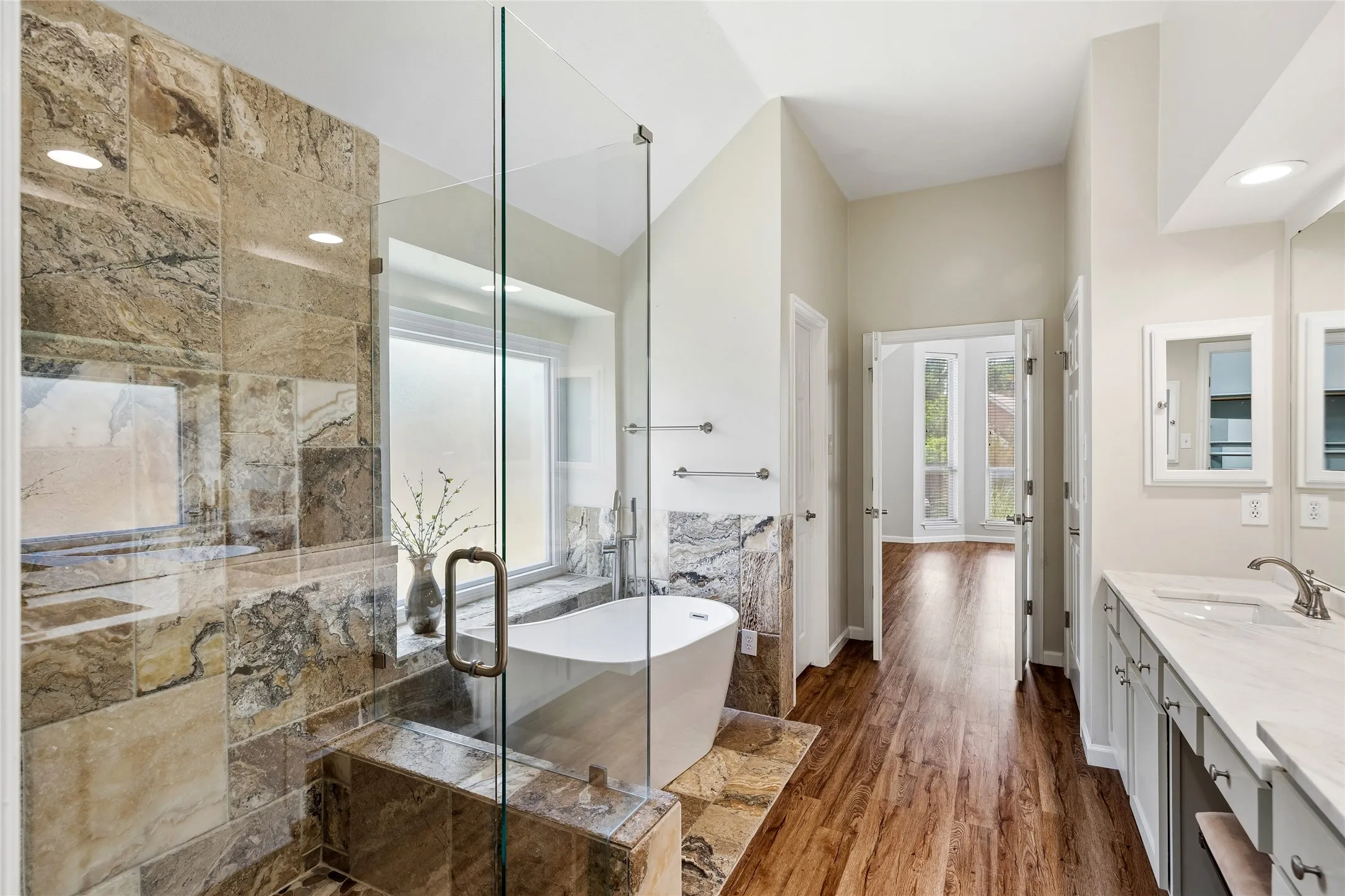 Single Family Residence For Sale in Tarrant County , 3516 Stone Creek Court, Fort Worth, Texas 76137, 3 Bedroom, 2 Bathroom, 2 Garage spaces, 2,004 Sqft, built in 1995, mls#21287487, Real Estate Agent in Fort Worth, Homes For Sale in Tarrant county, Homes For Sale in Fort Worth, Realtor in Fort Worth Texas, Real Estate Brokerage Independent Realty Texas, Luminita Cordes Realtor