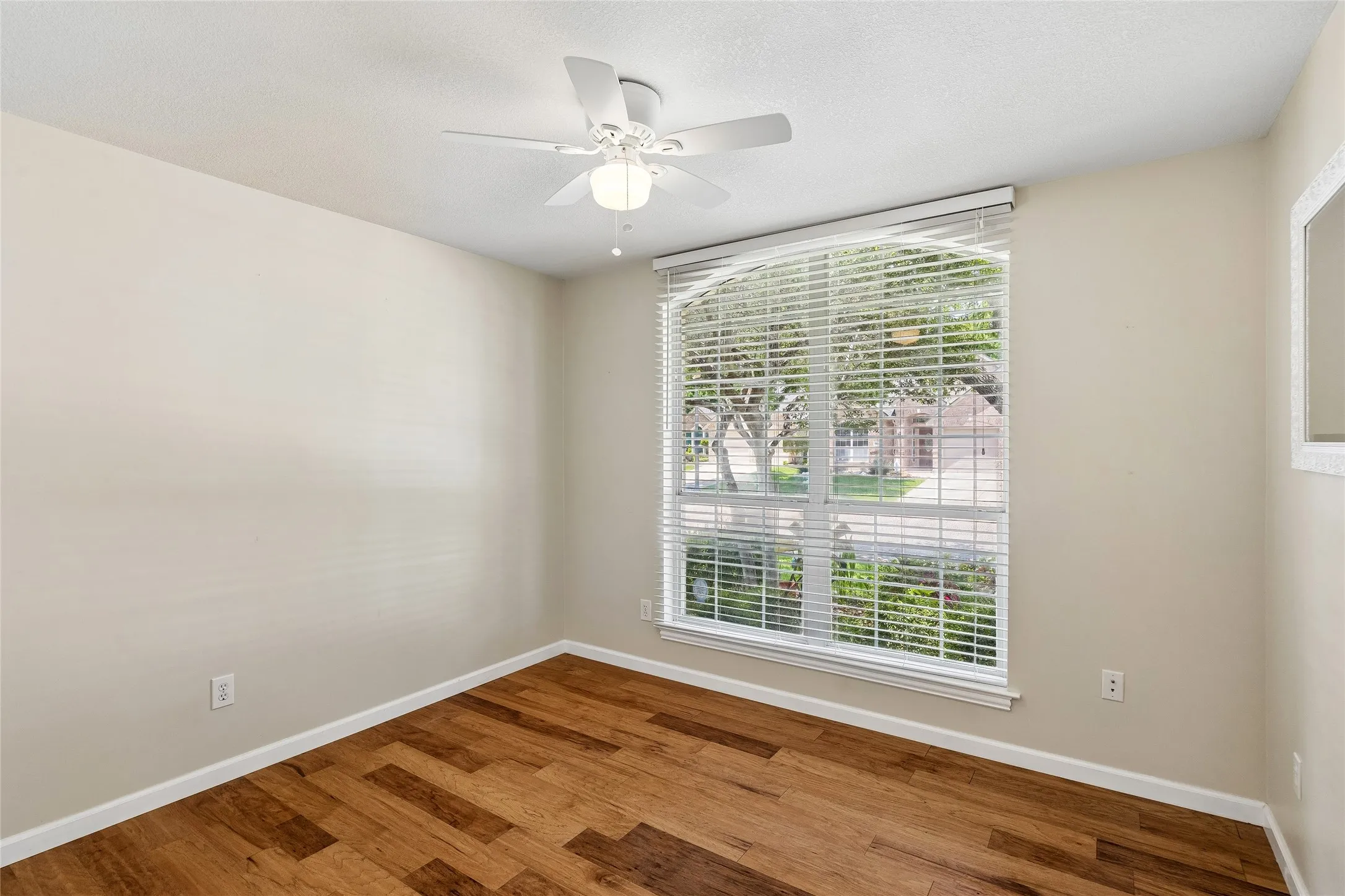 Single Family Residence For Sale in Tarrant County , 3516 Stone Creek Court, Fort Worth, Texas 76137, 3 Bedroom, 2 Bathroom, 2 Garage spaces, 2,004 Sqft, built in 1995, mls#21287487, Real Estate Agent in Fort Worth, Homes For Sale in Tarrant county, Homes For Sale in Fort Worth, Realtor in Fort Worth Texas, Real Estate Brokerage Independent Realty Texas, Luminita Cordes Realtor