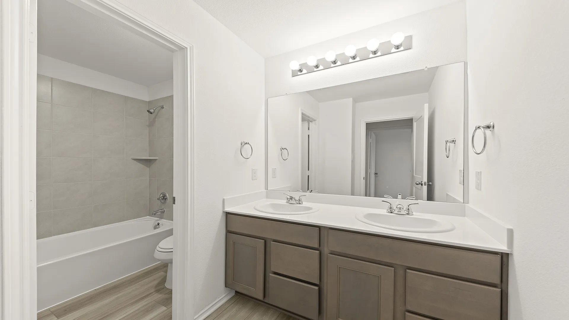 17. 1894 Indigo - 2ND Bath