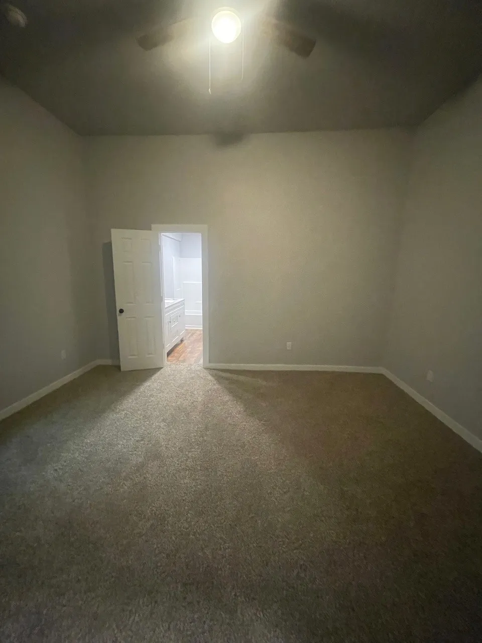 Single Family Residence For Sale in Fannin County , 320 W 6th Street, Bonham, Texas 75418, 5 Bedroom, 2 Bathroom, 1 Garage spaces, 1,495 Sqft, built in 1880, mls#21287806, Real Estate Agent in Bonham, Homes For Sale in Fannin county, Homes For Sale in Bonham, Realtor in Bonham Texas, Real Estate Brokerage Independent Realty Texas, Luminita Cordes Realtor