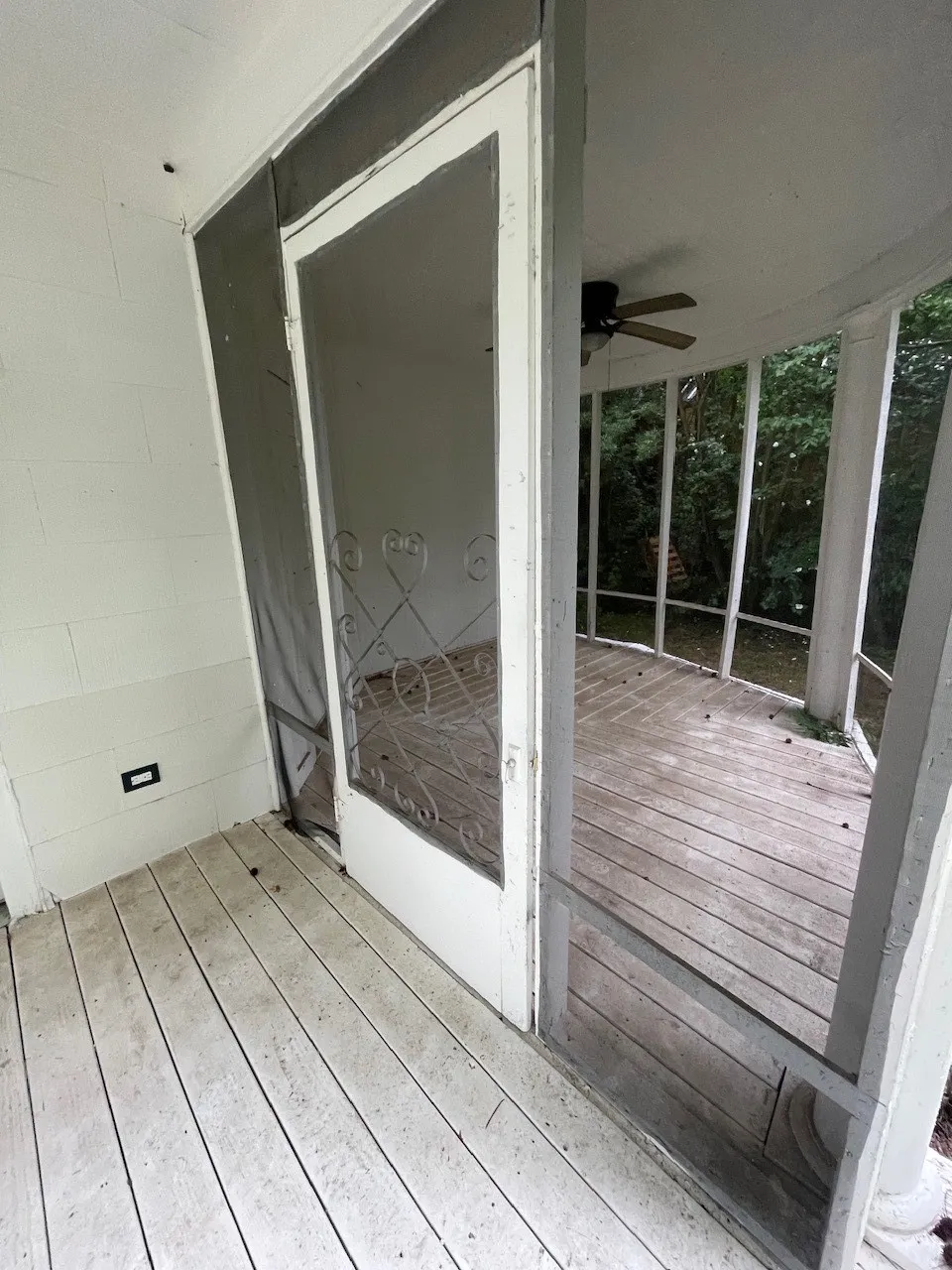 Single Family Residence For Sale in Fannin County , 320 W 6th Street, Bonham, Texas 75418, 5 Bedroom, 2 Bathroom, 1 Garage spaces, 1,495 Sqft, built in 1880, mls#21287806, Real Estate Agent in Bonham, Homes For Sale in Fannin county, Homes For Sale in Bonham, Realtor in Bonham Texas, Real Estate Brokerage Independent Realty Texas, Luminita Cordes Realtor